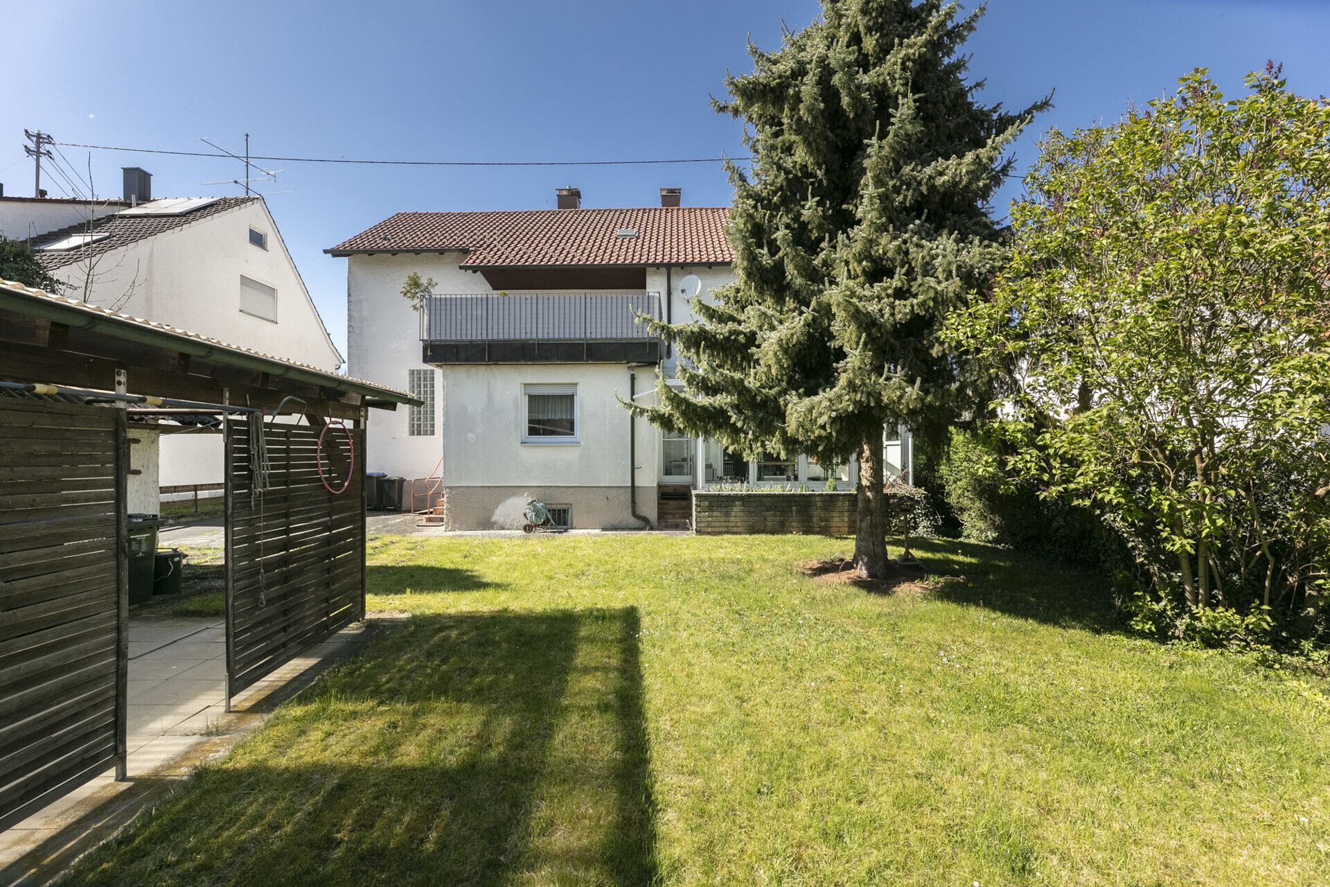 Immobilienangebot - Erbach-Ersingen - Alle - Zur Kapitalanlage oder zum Selbstbezug - 
ZFH mit schönem Grundstück