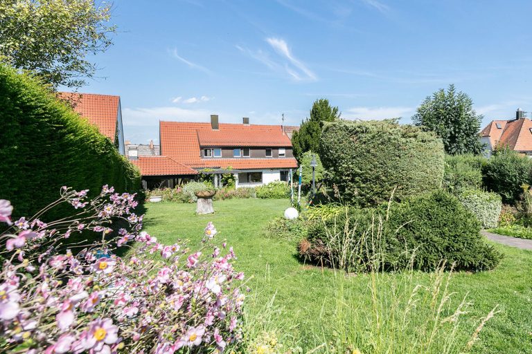 Immobilienangebot - Erbach - Alle - Ein Zuhause mit Charakter: Großzügiges Wohnen in Toplage mit traumhaftem Garten
