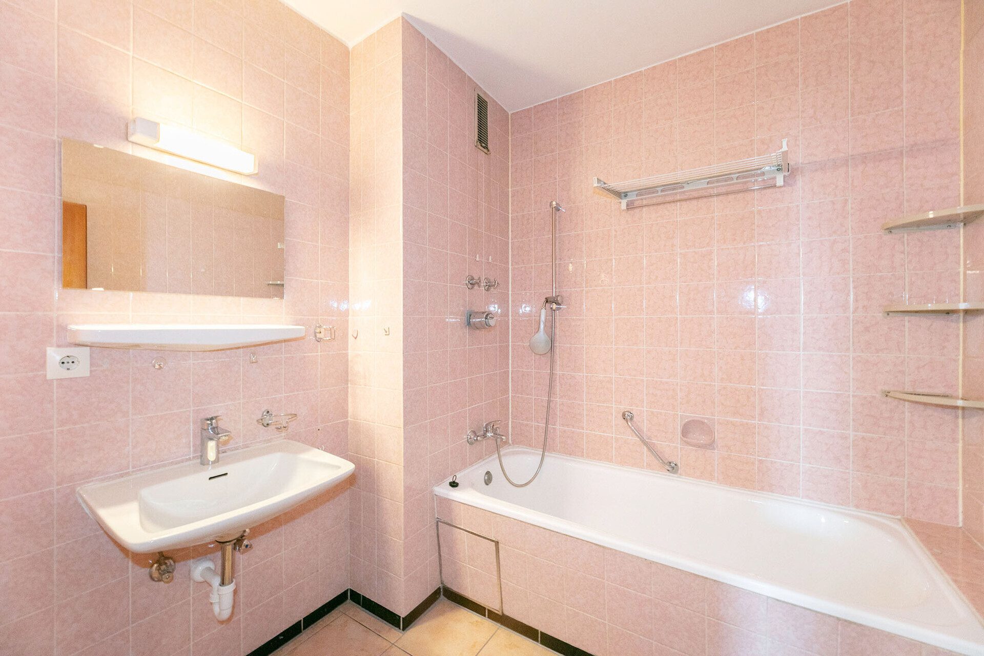 Immobilienangebot - Thalfingen - Alle - Helle und sonnige 3-Zimmer-Wohnung
im 7. Stock mit 2 Balkonen