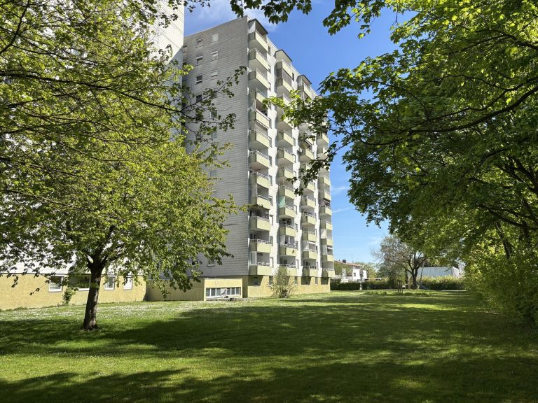 Immobilienangebot - Thalfingen - Alle - Helle und sonnige 3-Zimmer-Wohnung
im 7. Stock mit 2 Balkonen