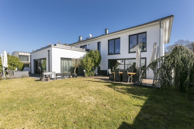 Immobilienangebot - Ulm / Böfingen - Alle - Luxus, Licht und Raum – beeindruckende Villa mit Einliegerwohnung & mehr
