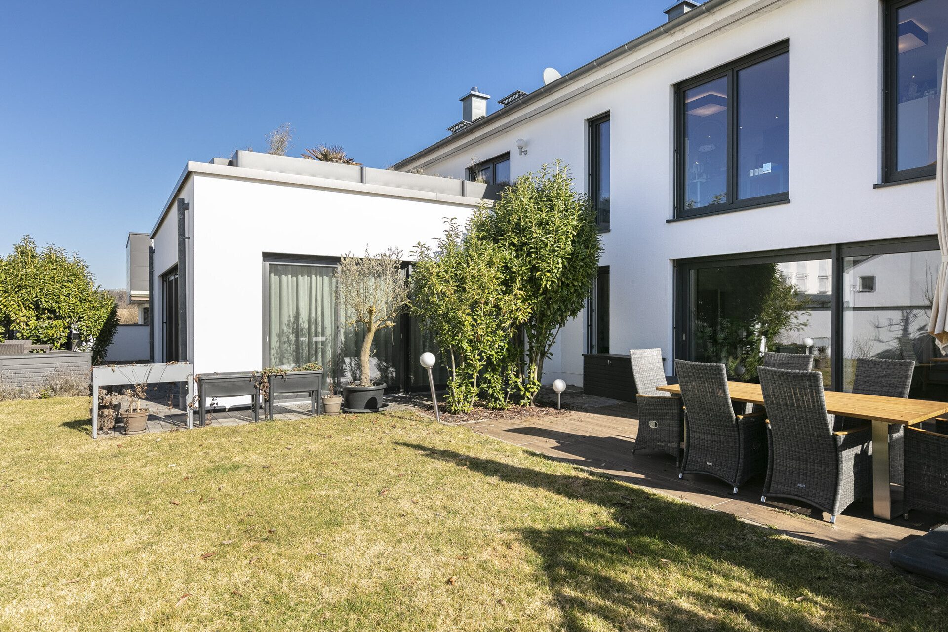 Immobilienangebot - Ulm / Böfingen - Alle - Luxus, Licht und Raum – beeindruckende Villa mit Einliegerwohnung & mehr