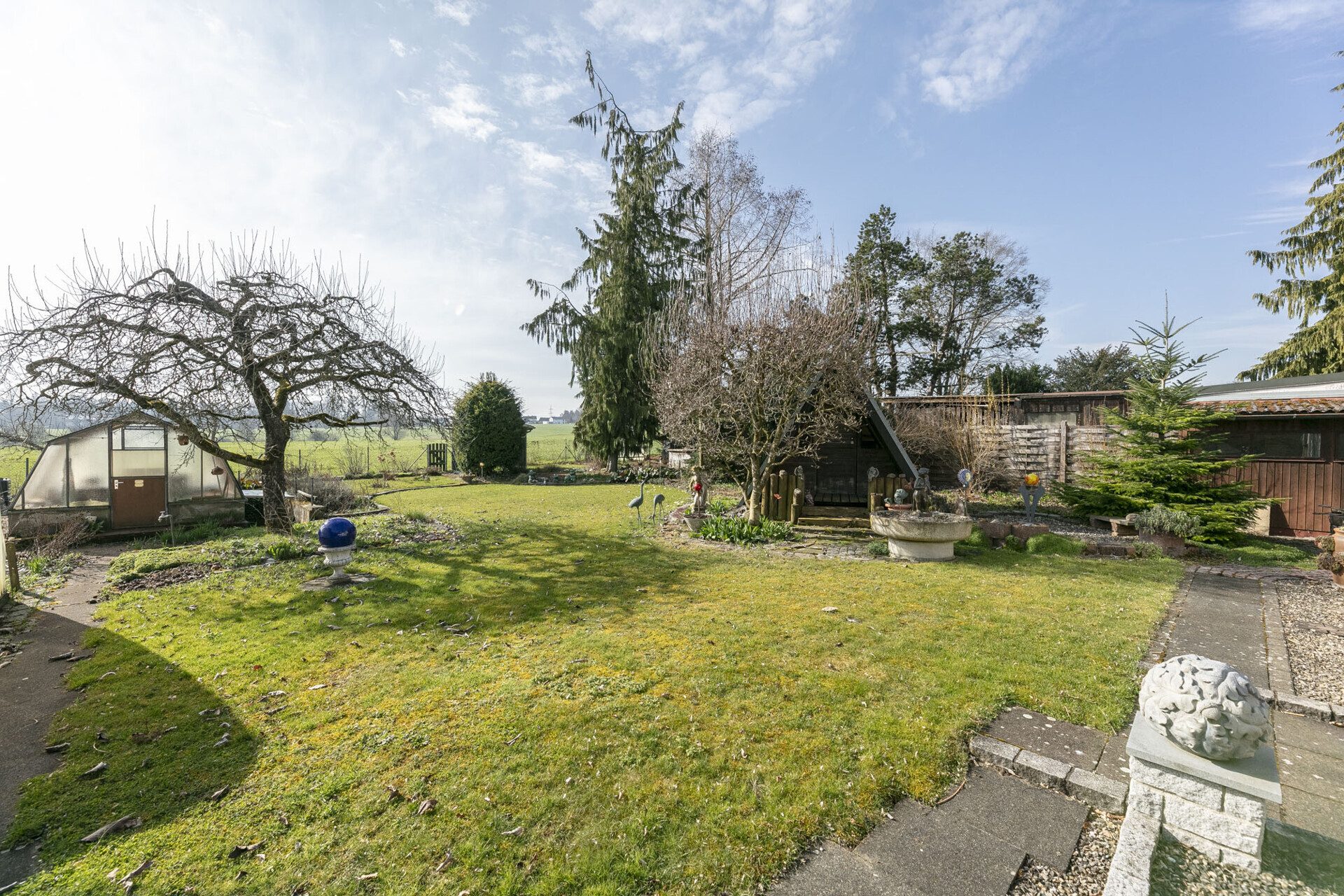 Immobilienangebot - Neu-Ulm / Jedelhausen - Alle - Großzügiges Einfamilienhaus in ruhiger Lage mit weitläufigem Grundstück