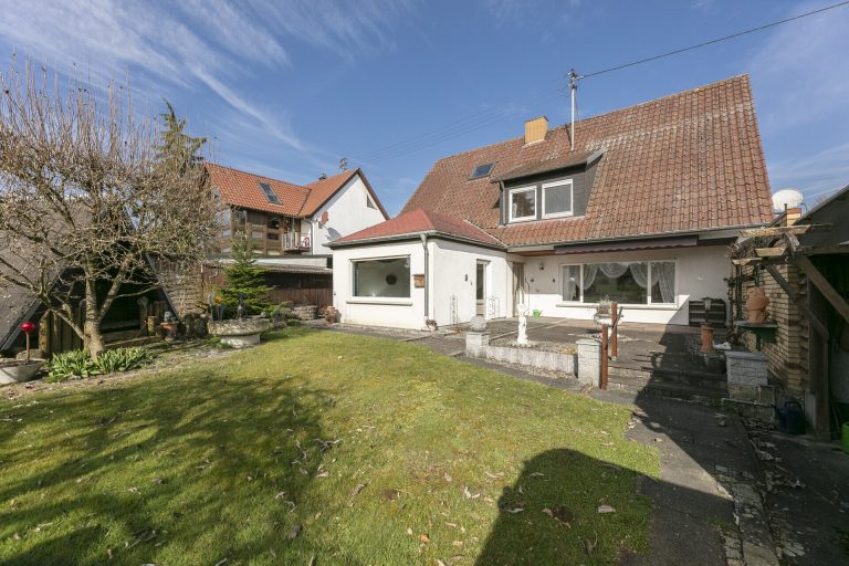 Immobilienangebot - Neu-Ulm / Jedelhausen - Alle - Großzügiges Einfamilienhaus in ruhiger Lage mit weitläufigem Grundstück