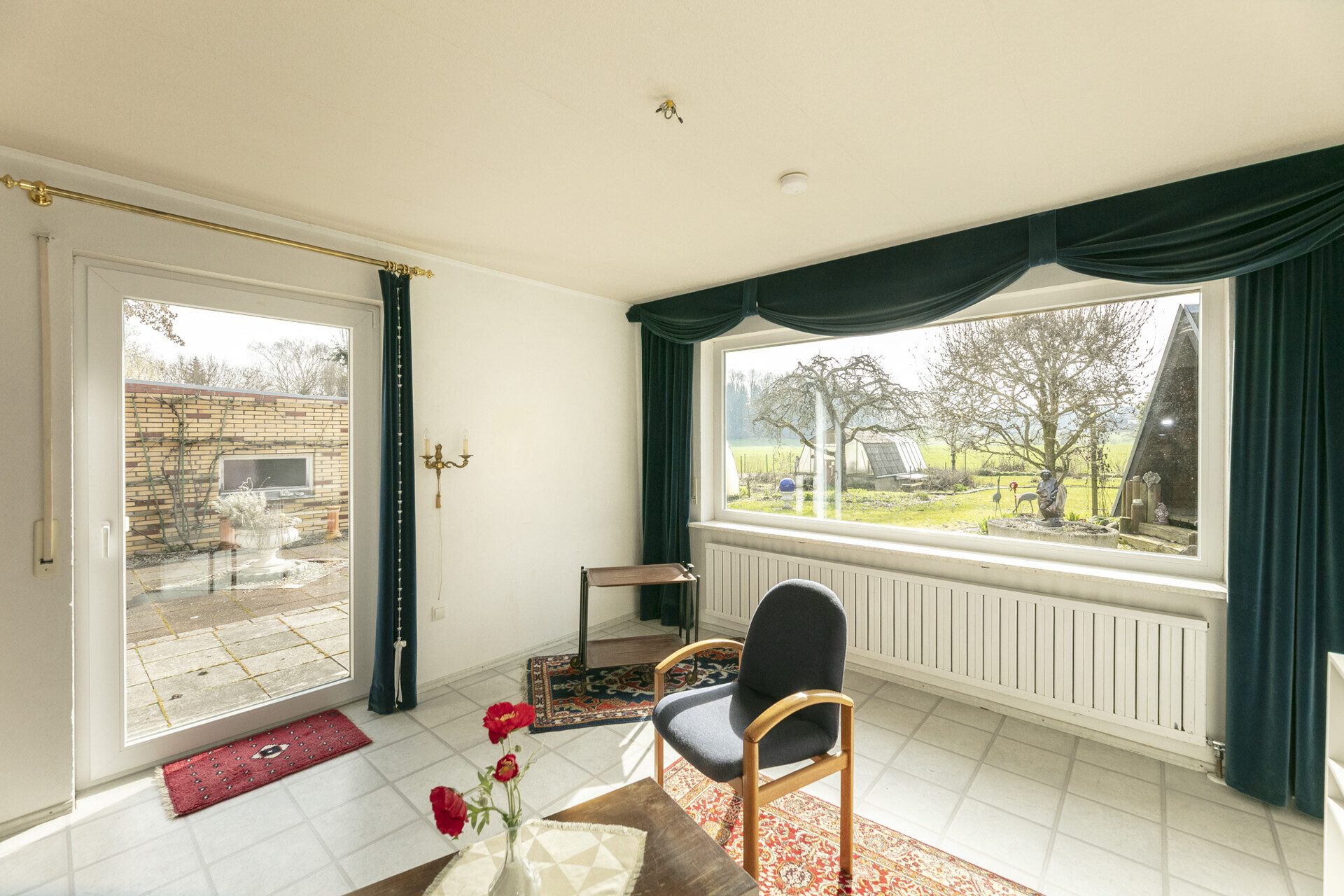 Immobilienangebot - Neu-Ulm / Jedelhausen - Alle - Großzügiges Einfamilienhaus in ruhiger Lage mit weitläufigem Grundstück