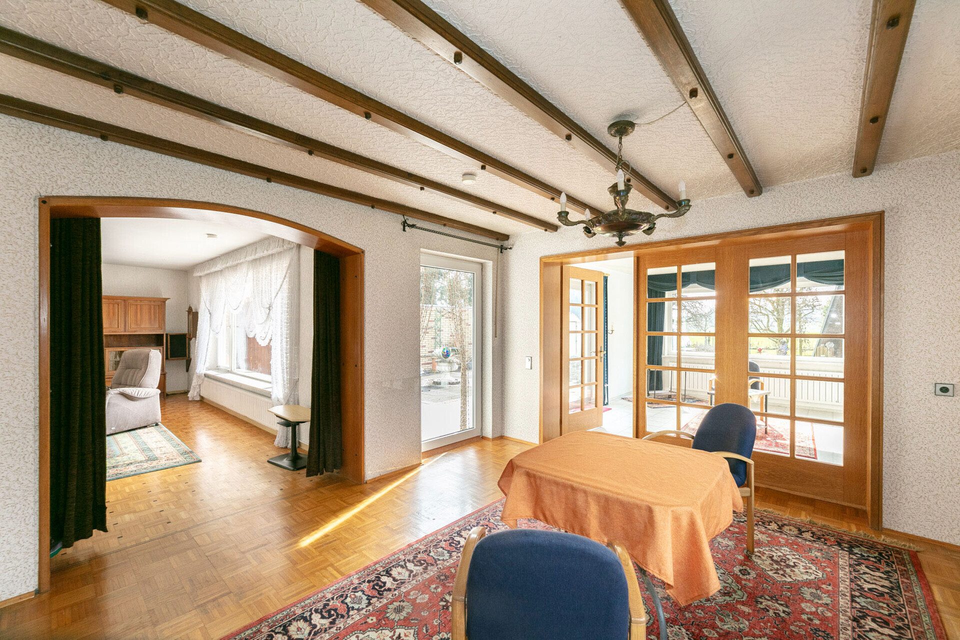 Immobilienangebot - Neu-Ulm / Jedelhausen - Alle - Großzügiges Einfamilienhaus in ruhiger Lage mit weitläufigem Grundstück