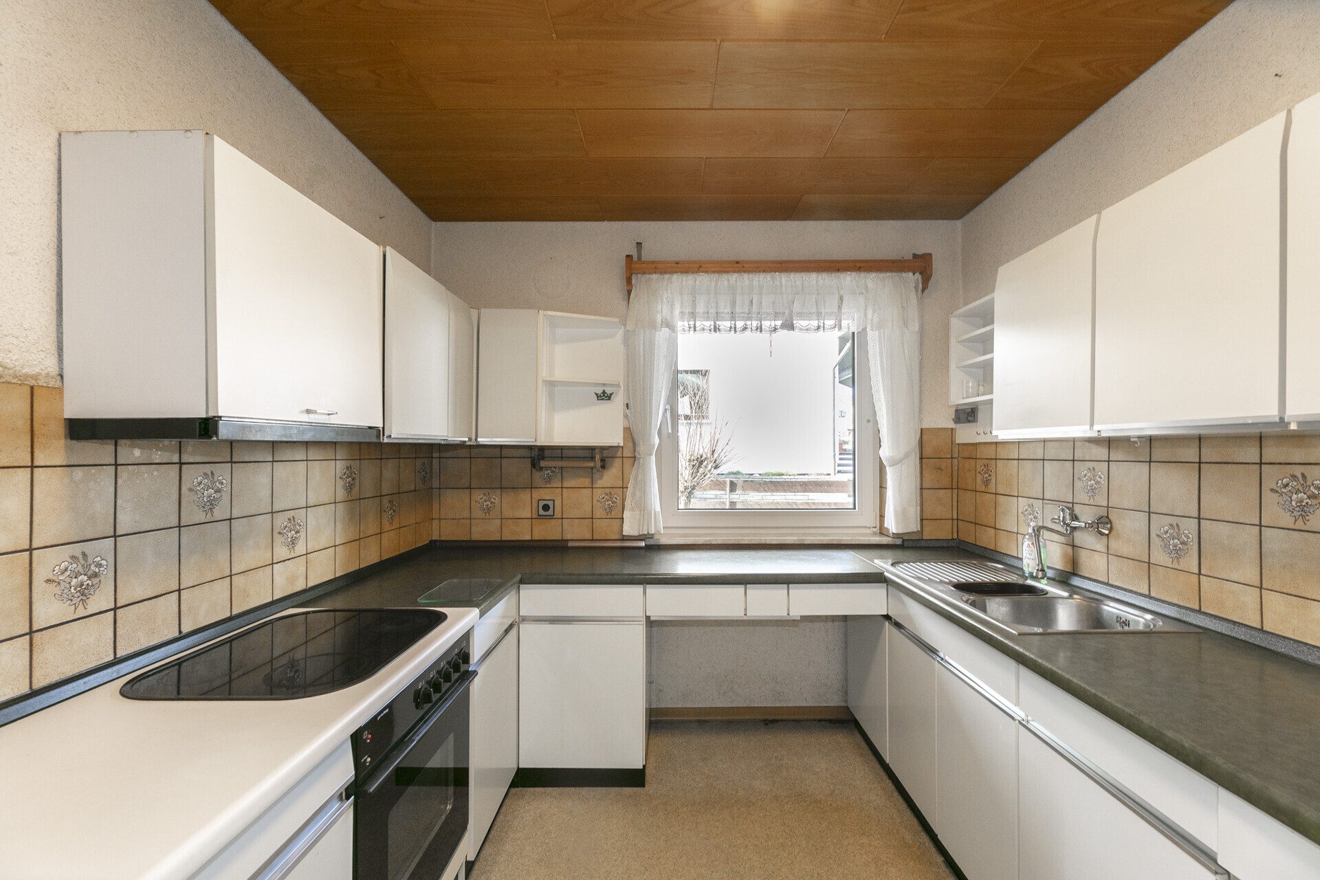 Immobilienangebot - Neu-Ulm / Jedelhausen - Alle - Großzügiges Einfamilienhaus in ruhiger Lage mit weitläufigem Grundstück