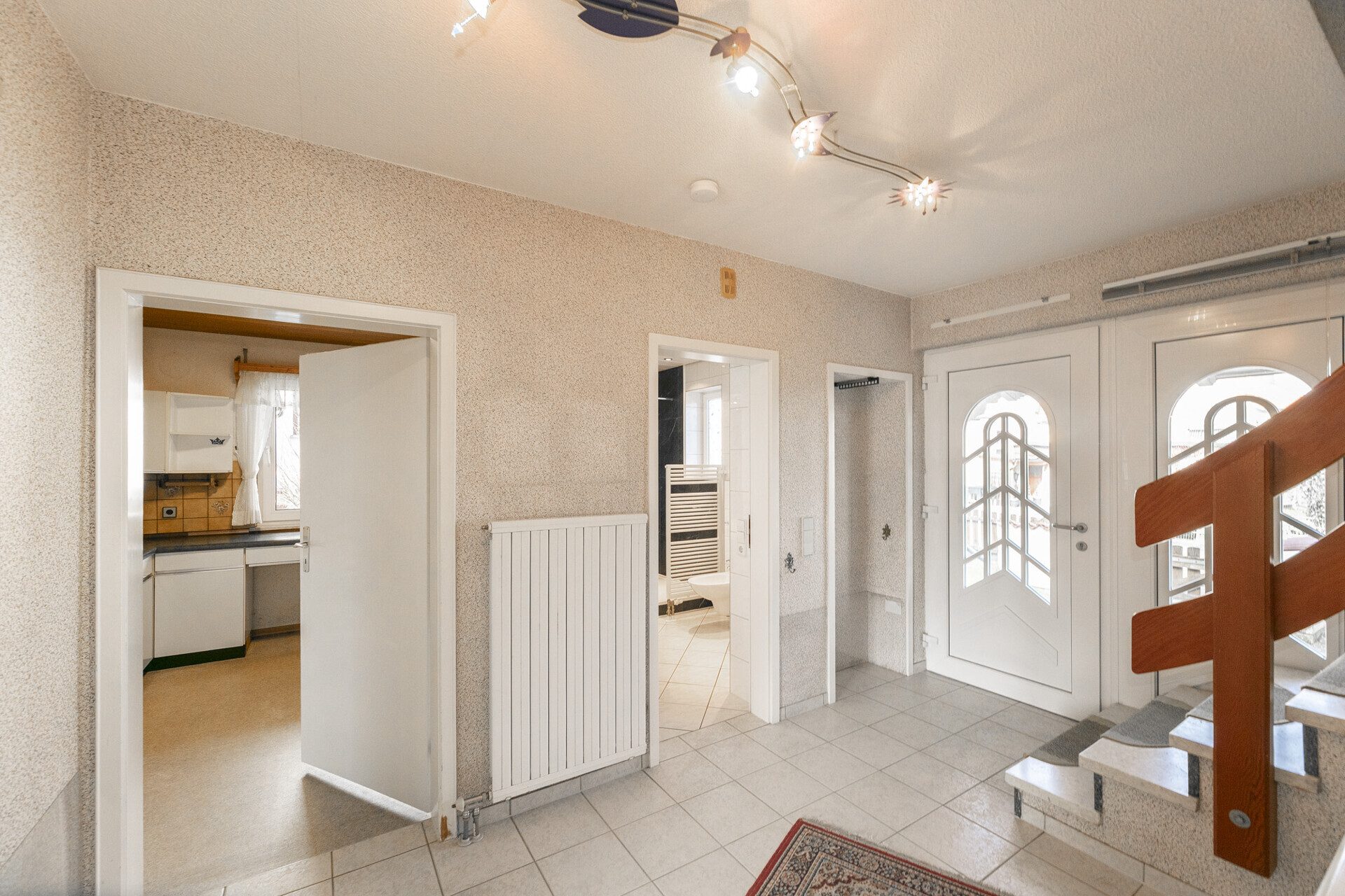 Immobilienangebot - Neu-Ulm / Jedelhausen - Alle - Großzügiges Einfamilienhaus in ruhiger Lage mit weitläufigem Grundstück