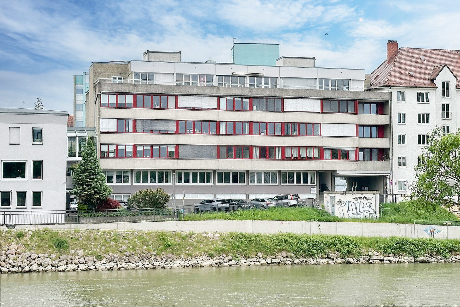 Immobilienangebot - Neu-Ulm - Alle - Gut vermietete 3,5-Zi.-Whg. in erster Reihe mit tollem Blick auf die Donau