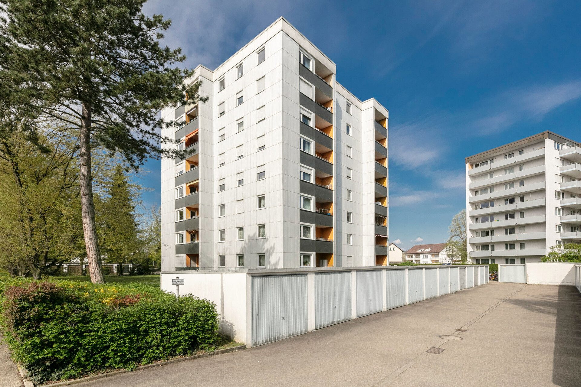 Immobilienangebot - Neu-Ulm / Pfuhl - Alle - Attraktive 3,5-Zimmer-Wohnung im 1. OG mit sonnigem Balkon
