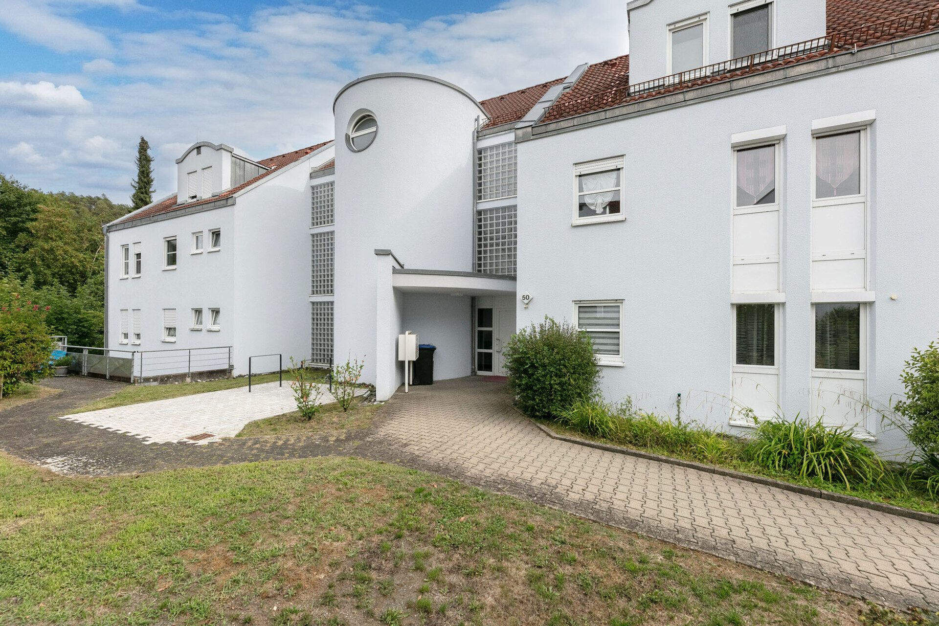 Immobilienangebot - Blaustein / Herrlingen - Alle - Wohnen auf zwei Ebenen: Großzügige 3,5-Zi.-Maisonette mit sonnigem Balkon