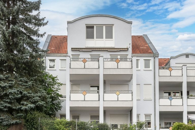 Immobilienangebot - Blaustein / Herrlingen - Alle - Wohnen auf zwei Ebenen: Großzügige 3,5-Zi.-Maisonette mit sonnigem Balkon