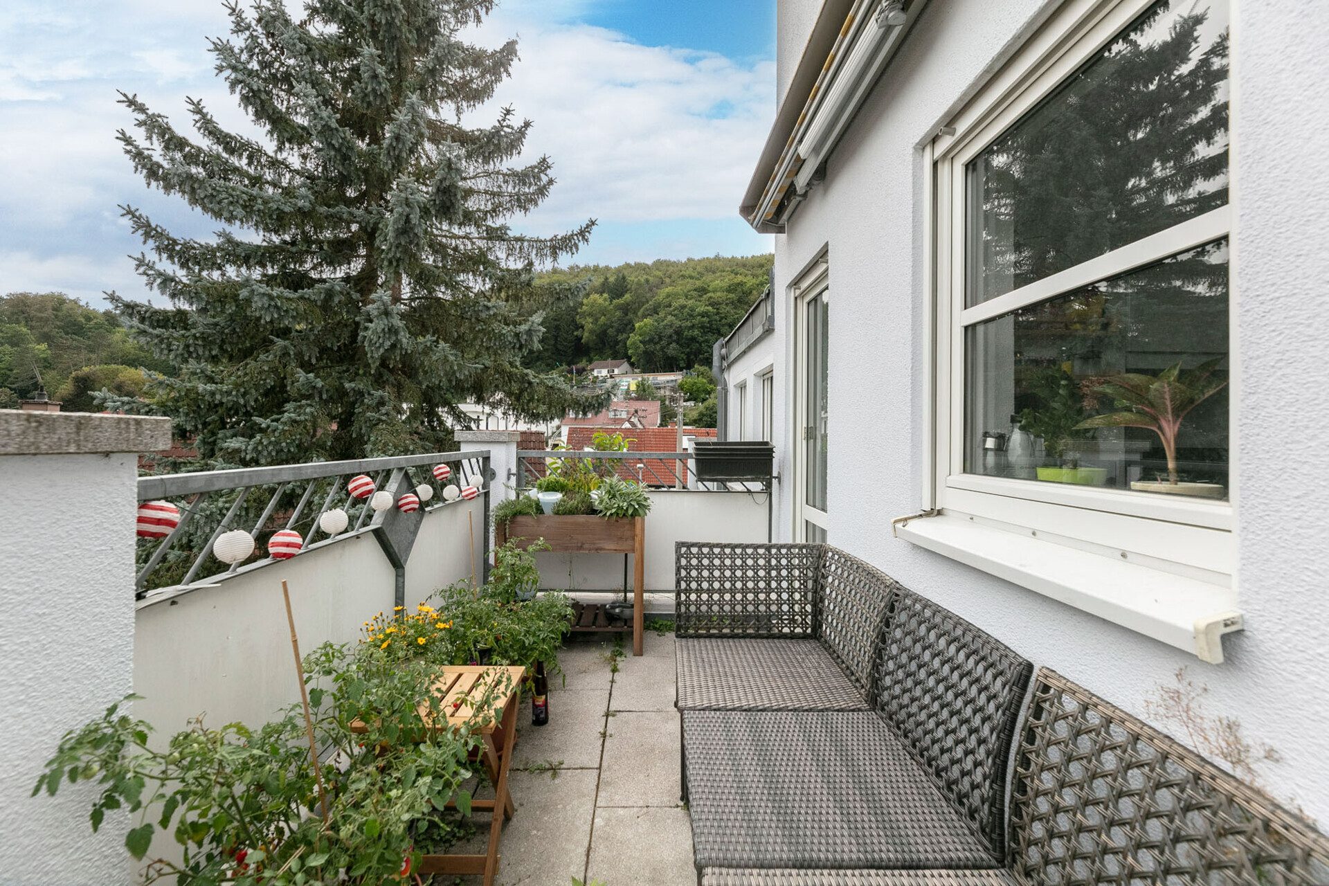 Immobilienangebot - Blaustein / Herrlingen - Alle - Wohnen auf zwei Ebenen: Großzügige 3,5-Zi.-Maisonette mit sonnigem Balkon