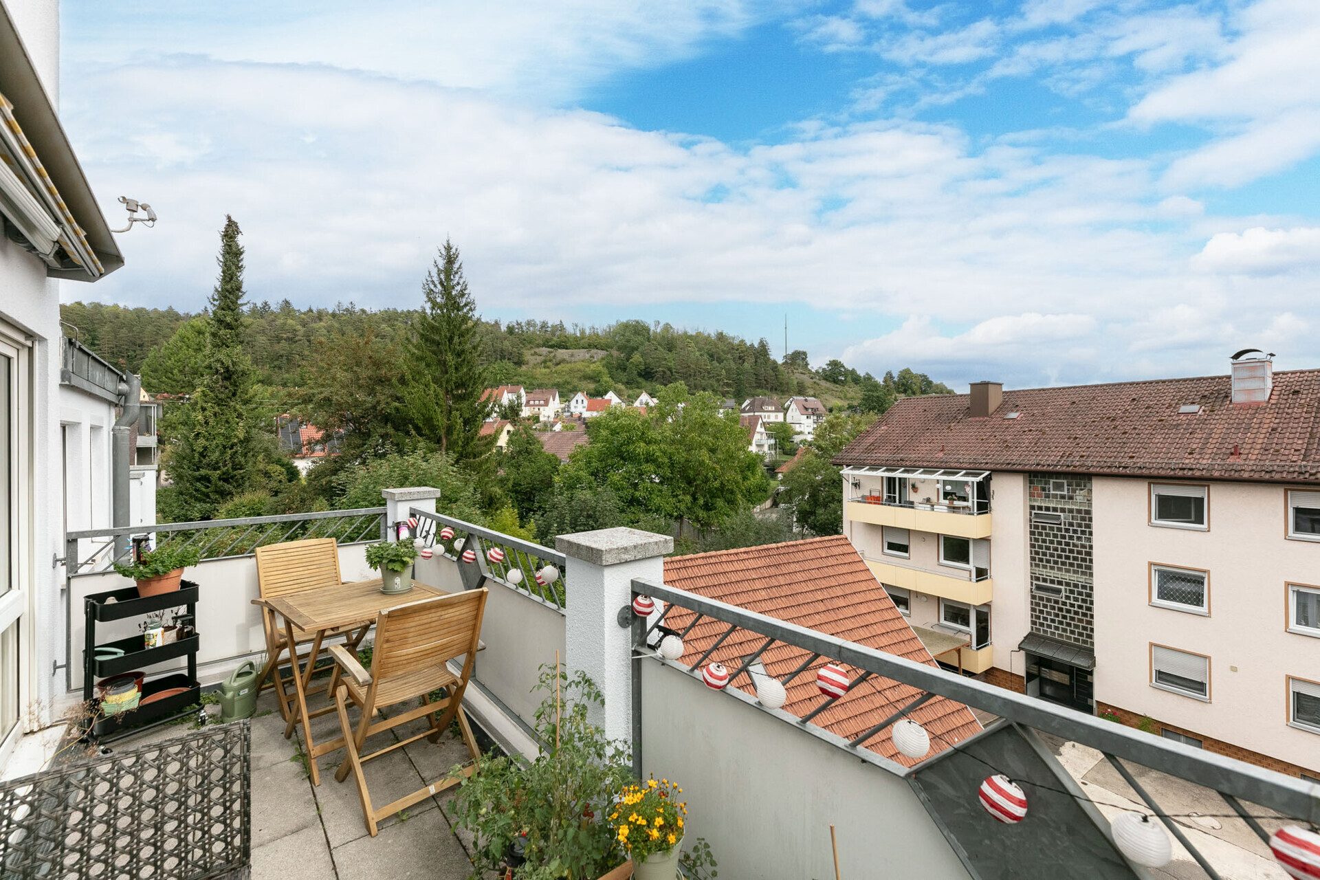 Immobilienangebot - Blaustein / Herrlingen - Alle - Wohnen auf zwei Ebenen: Großzügige 3,5-Zi.-Maisonette mit sonnigem Balkon