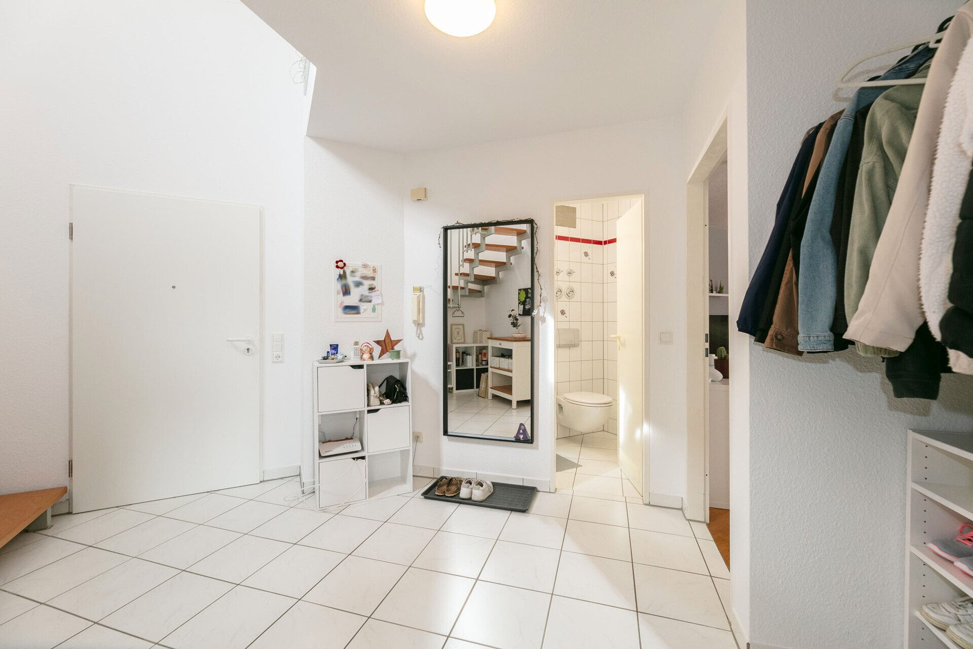 Immobilienangebot - Blaustein / Herrlingen - Alle - Wohnen auf zwei Ebenen: Großzügige 3,5-Zi.-Maisonette mit sonnigem Balkon