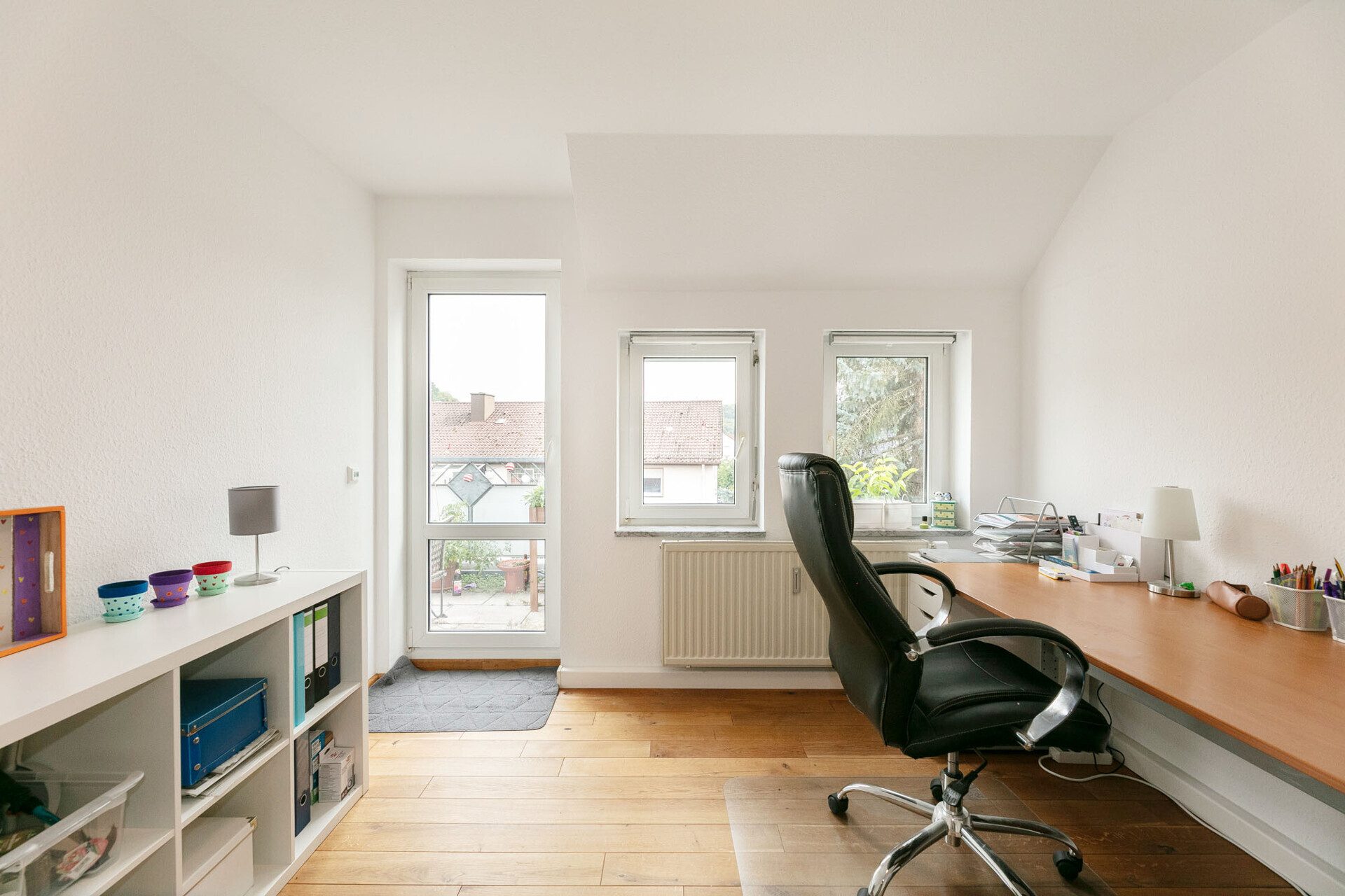 Immobilienangebot - Blaustein / Herrlingen - Alle - Wohnen auf zwei Ebenen: Großzügige 3,5-Zi.-Maisonette mit sonnigem Balkon