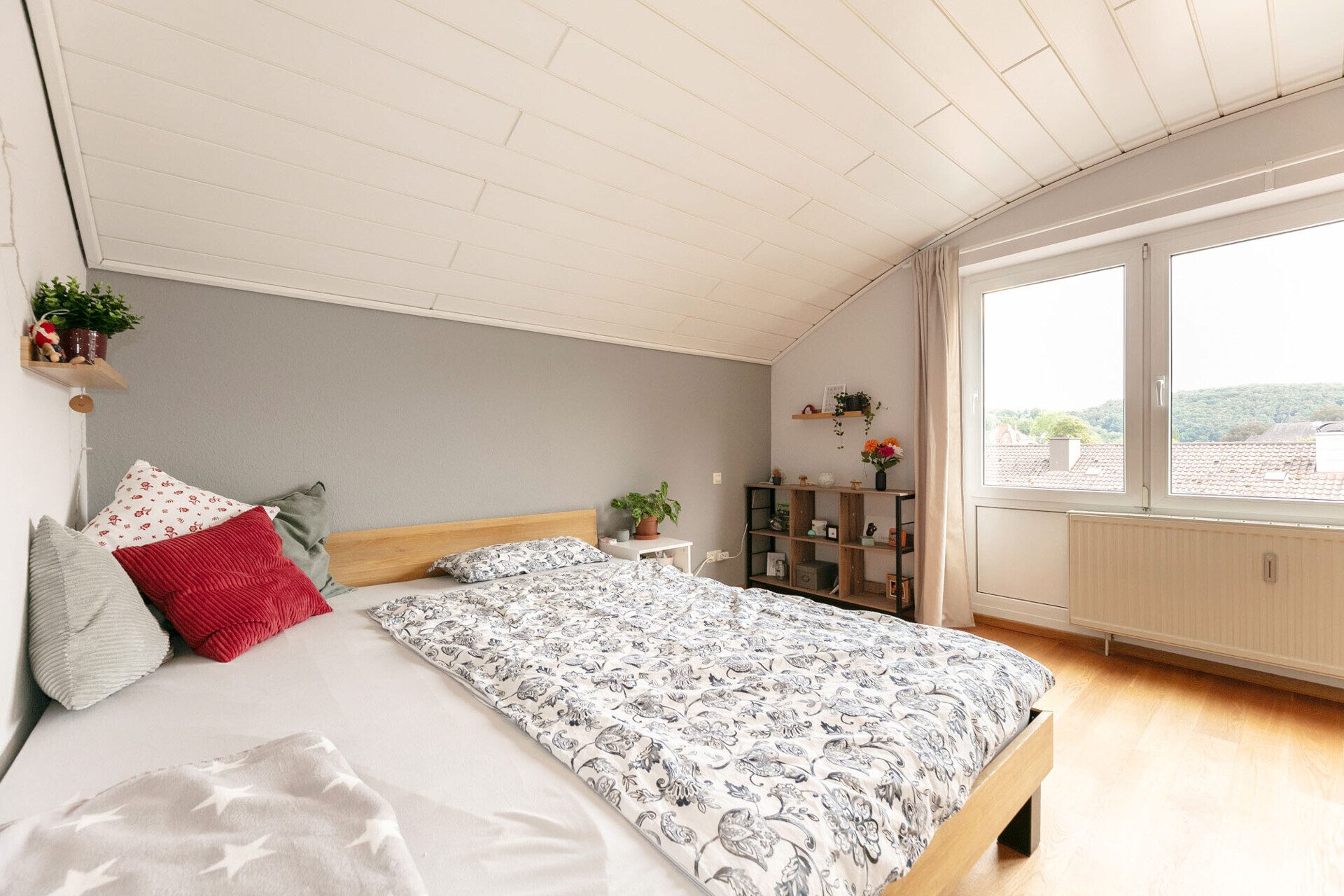 Immobilienangebot - Blaustein / Herrlingen - Alle - Wohnen auf zwei Ebenen: Großzügige 3,5-Zi.-Maisonette mit sonnigem Balkon