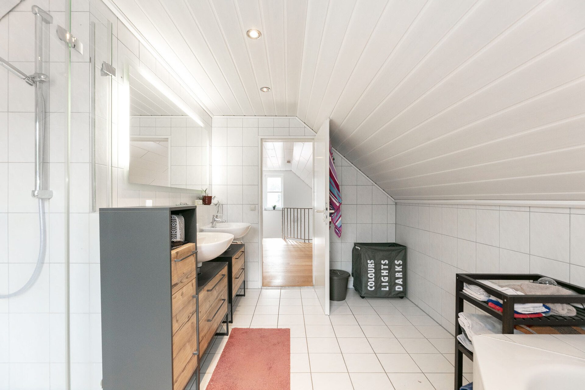 Immobilienangebot - Blaustein / Herrlingen - Alle - Wohnen auf zwei Ebenen: Großzügige 3,5-Zi.-Maisonette mit sonnigem Balkon