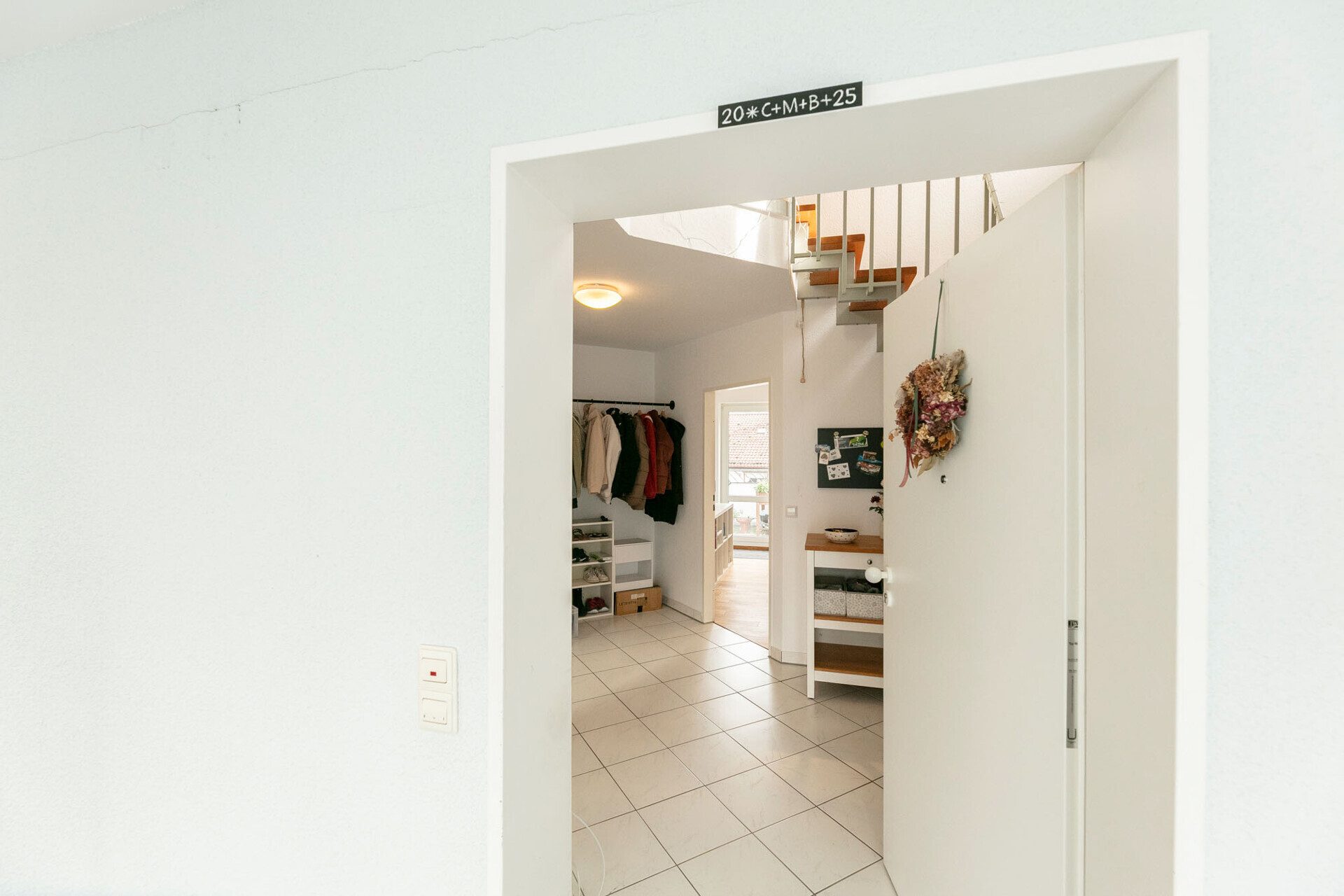 Immobilienangebot - Blaustein / Herrlingen - Alle - Wohnen auf zwei Ebenen: Großzügige 3,5-Zi.-Maisonette mit sonnigem Balkon