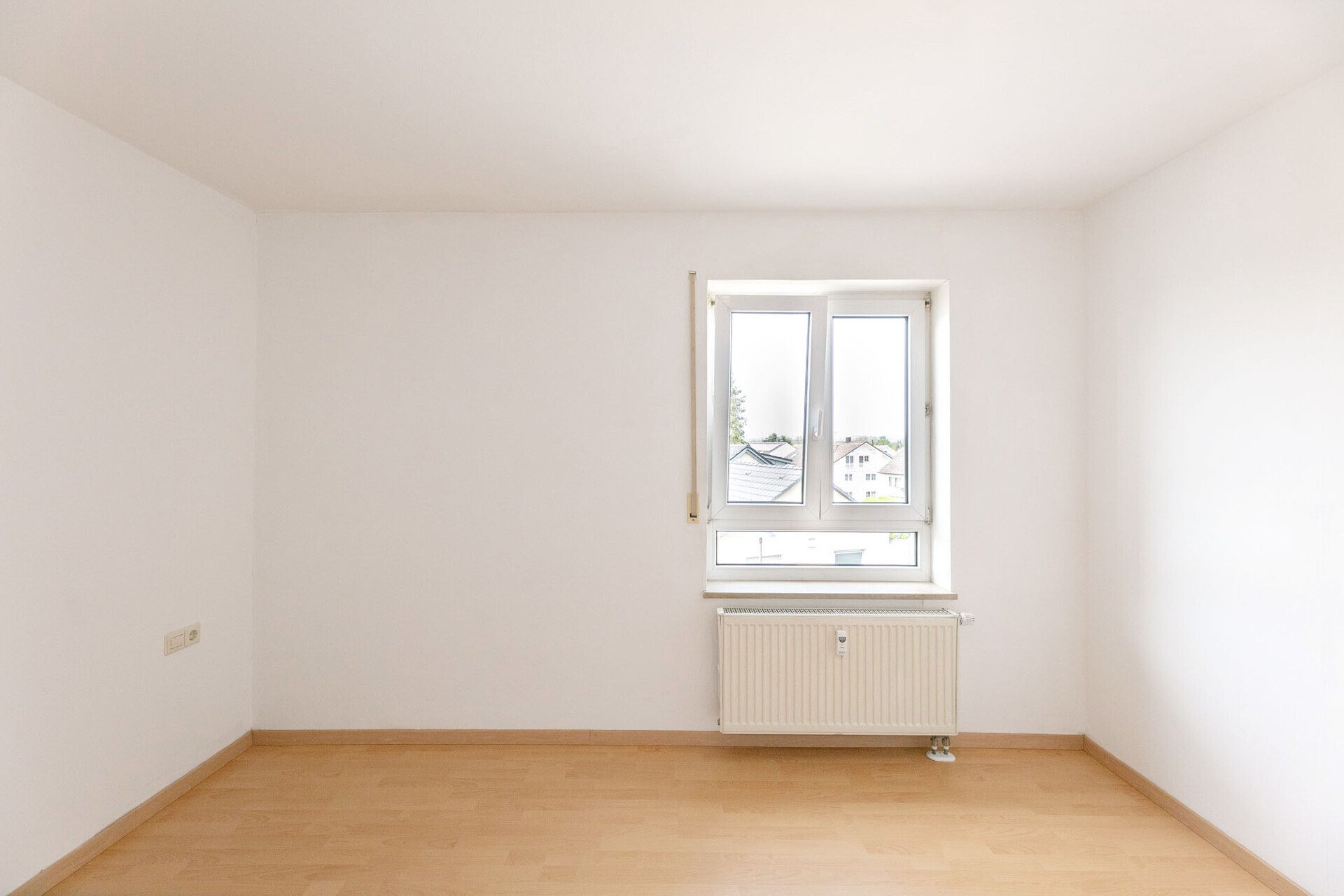 Immobilienangebot - Nersingen / Straß - Alle - Selbst einziehen oder lukrativ vermieten – 3-Zimmer-Wohnung mit Balkon & TG