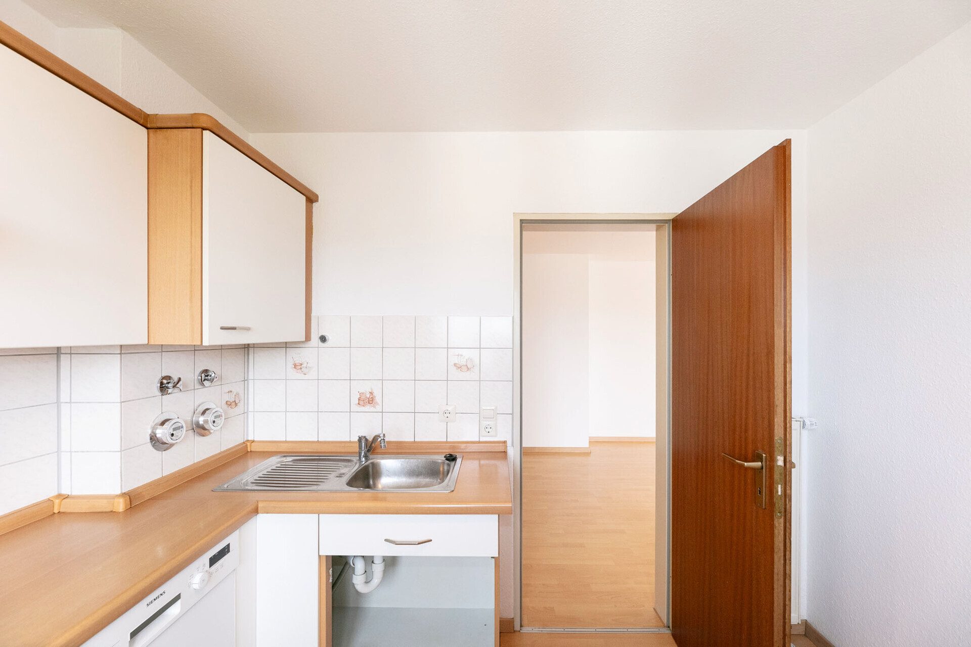 Immobilienangebot - Nersingen / Straß - Alle - Selbst einziehen oder lukrativ vermieten – 3-Zimmer-Wohnung mit Balkon & TG