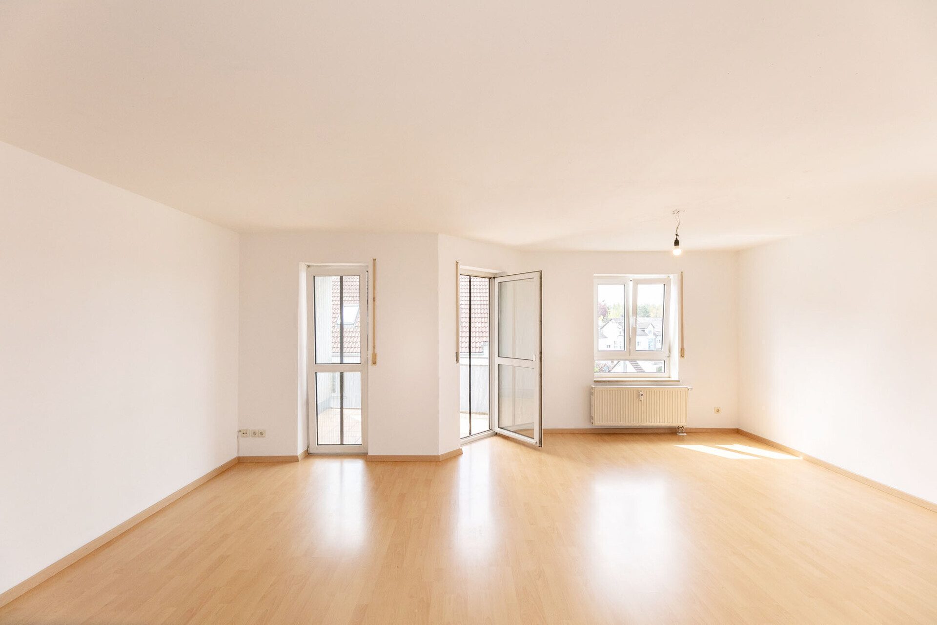 Immobilienangebot - Nersingen / Straß - Alle - Selbst einziehen oder lukrativ vermieten – 3-Zimmer-Wohnung mit Balkon & TG