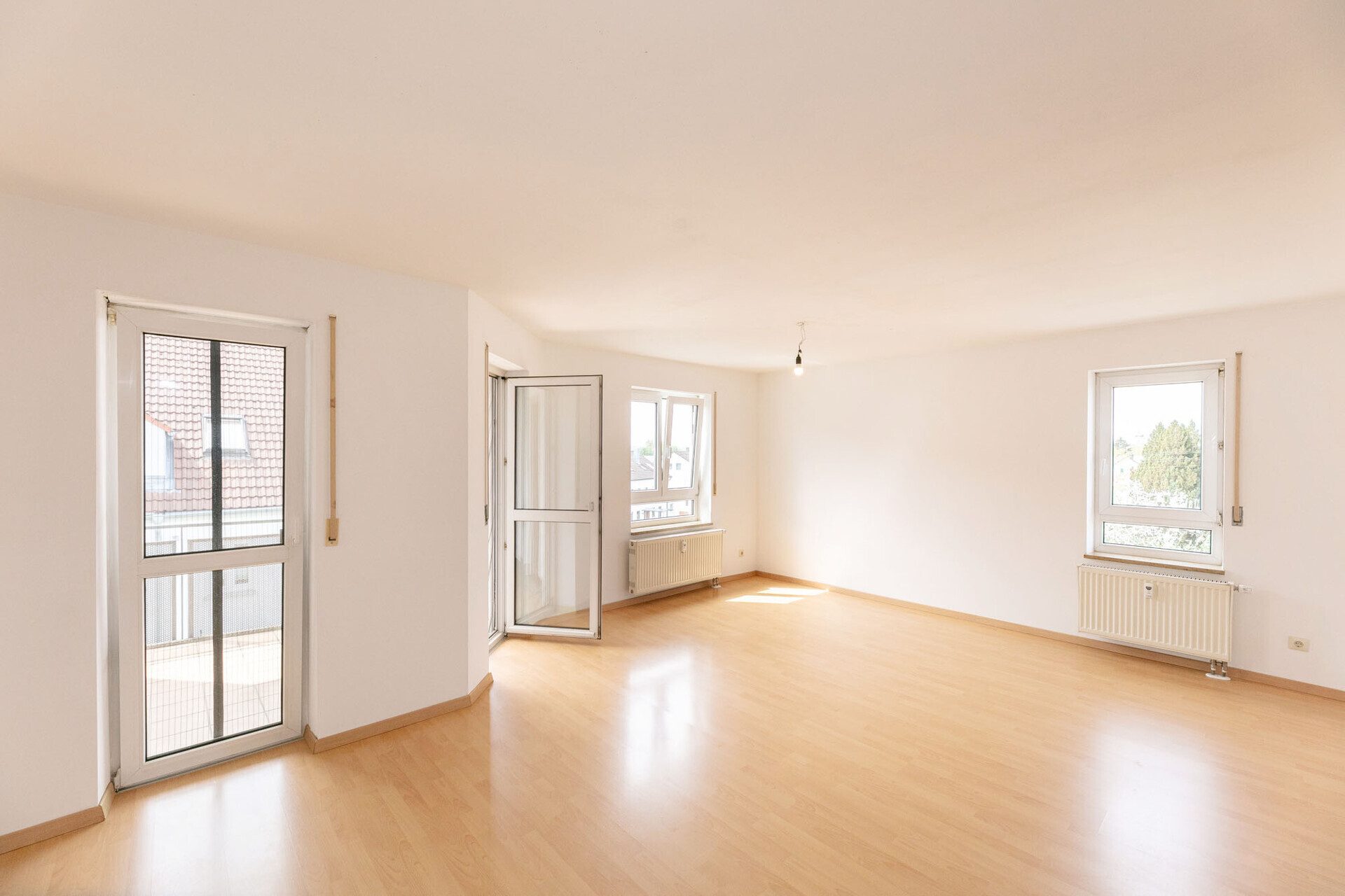 Immobilienangebot - Nersingen / Straß - Alle - Selbst einziehen oder lukrativ vermieten – 3-Zimmer-Wohnung mit Balkon & TG