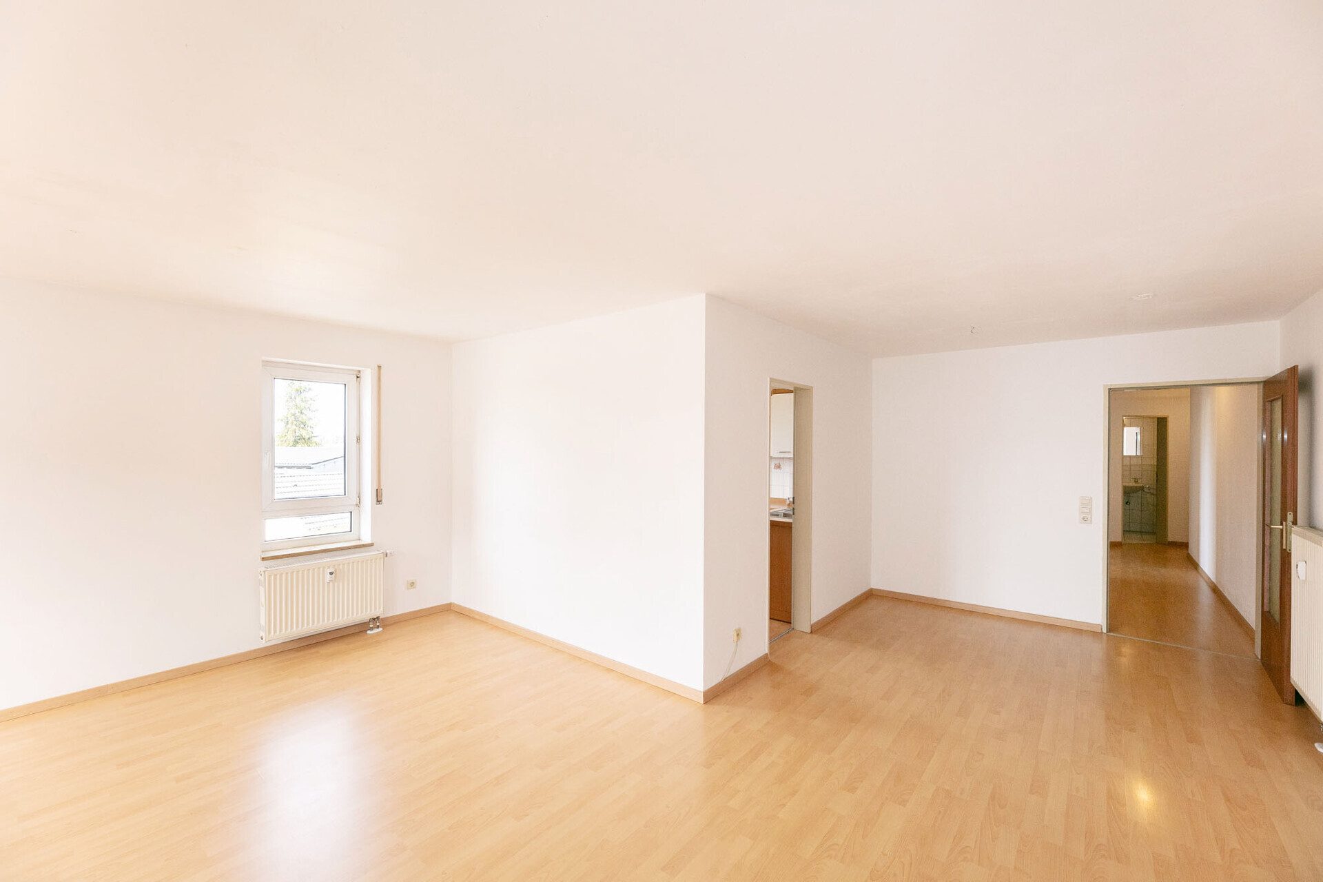 Immobilienangebot - Nersingen / Straß - Alle - Selbst einziehen oder lukrativ vermieten – 3-Zimmer-Wohnung mit Balkon & TG