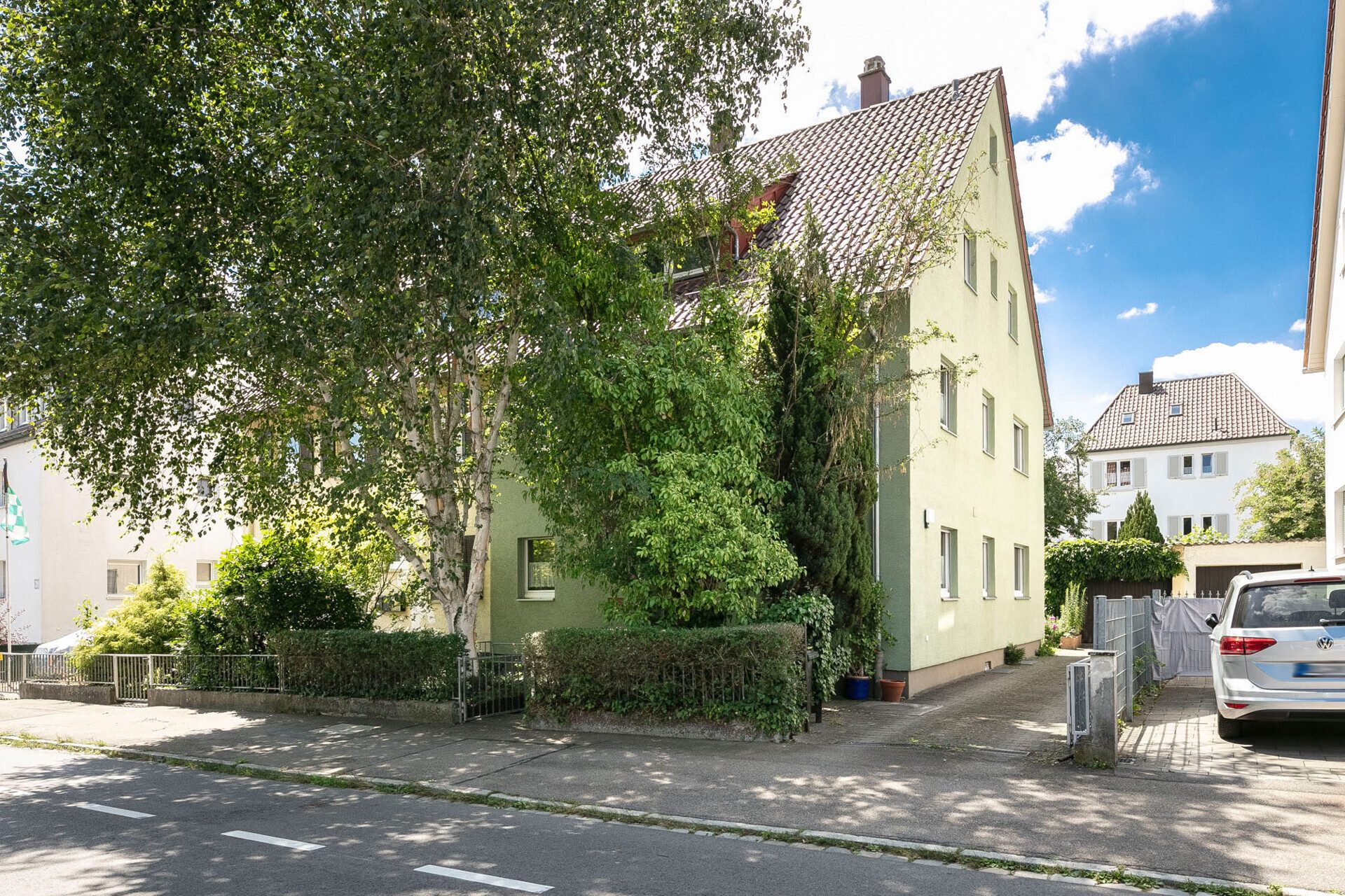 Immobilienangebot - Ulm - Alle - Am Ulmer Eselsberg: Doppelhaushälfte 
mit 3 Wohneinheiten, Garten & Garage