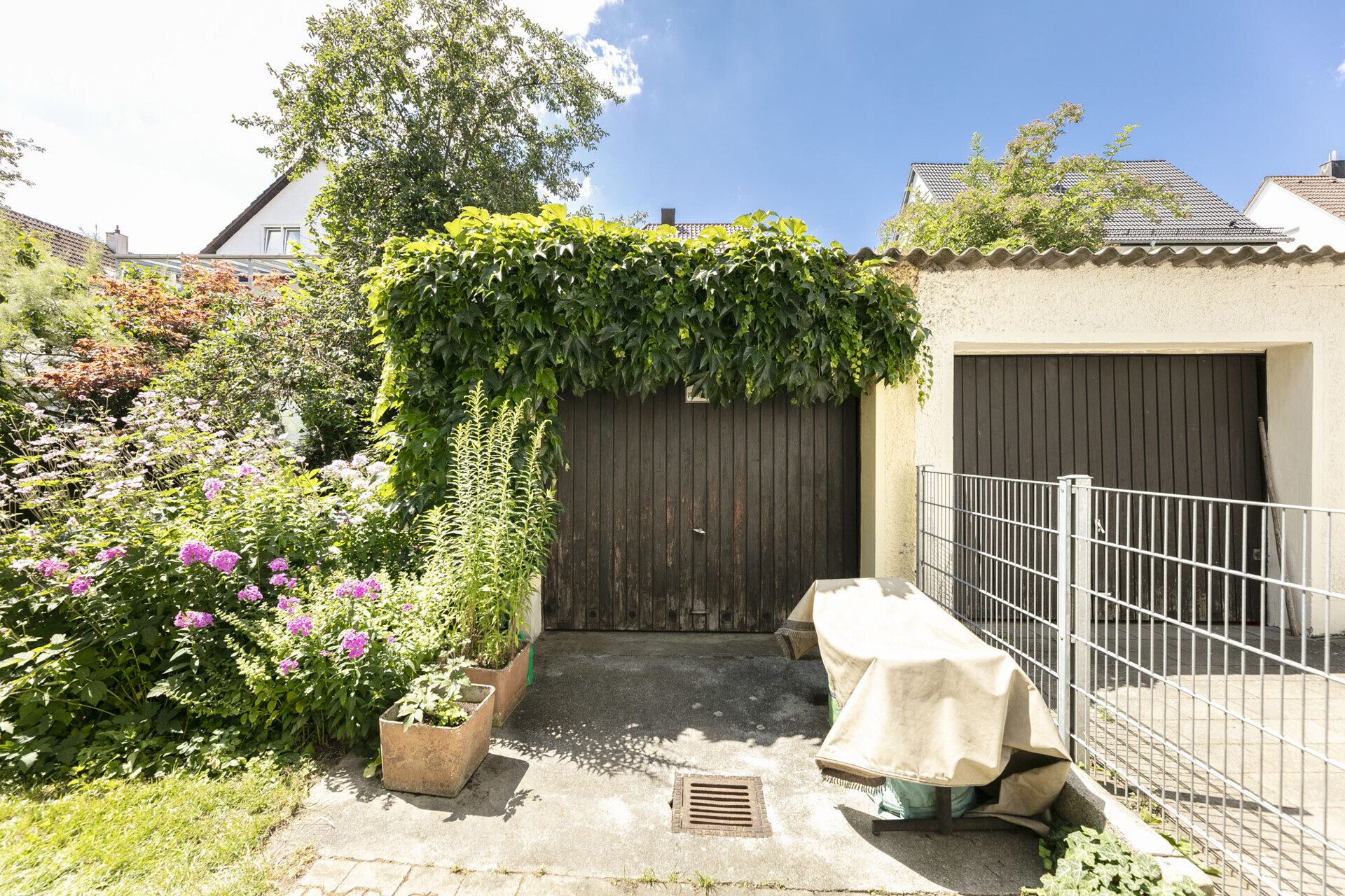Immobilienangebot - Ulm - Alle - Am Ulmer Eselsberg: Doppelhaushälfte 
mit 3 Wohneinheiten, Garten & Garage