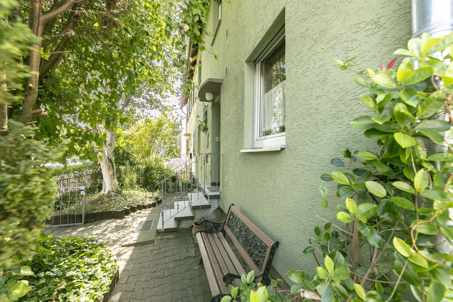 Immobilienangebot - Ulm - Alle - Am Ulmer Eselsberg: Doppelhaushälfte 
mit 3 Wohneinheiten, Garten & Garage