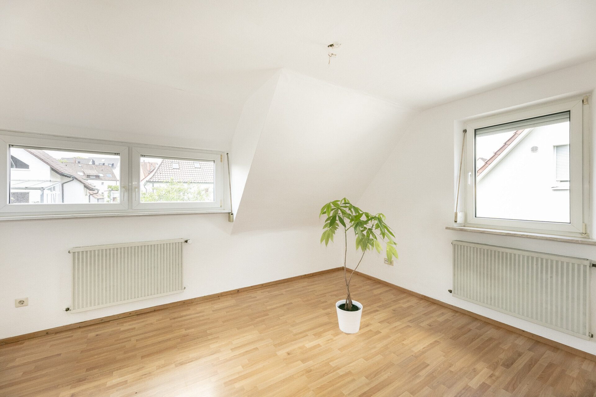 Immobilienangebot - Ulm - Alle - Am Ulmer Eselsberg: Doppelhaushälfte 
mit 3 Wohneinheiten, Garten & Garage
