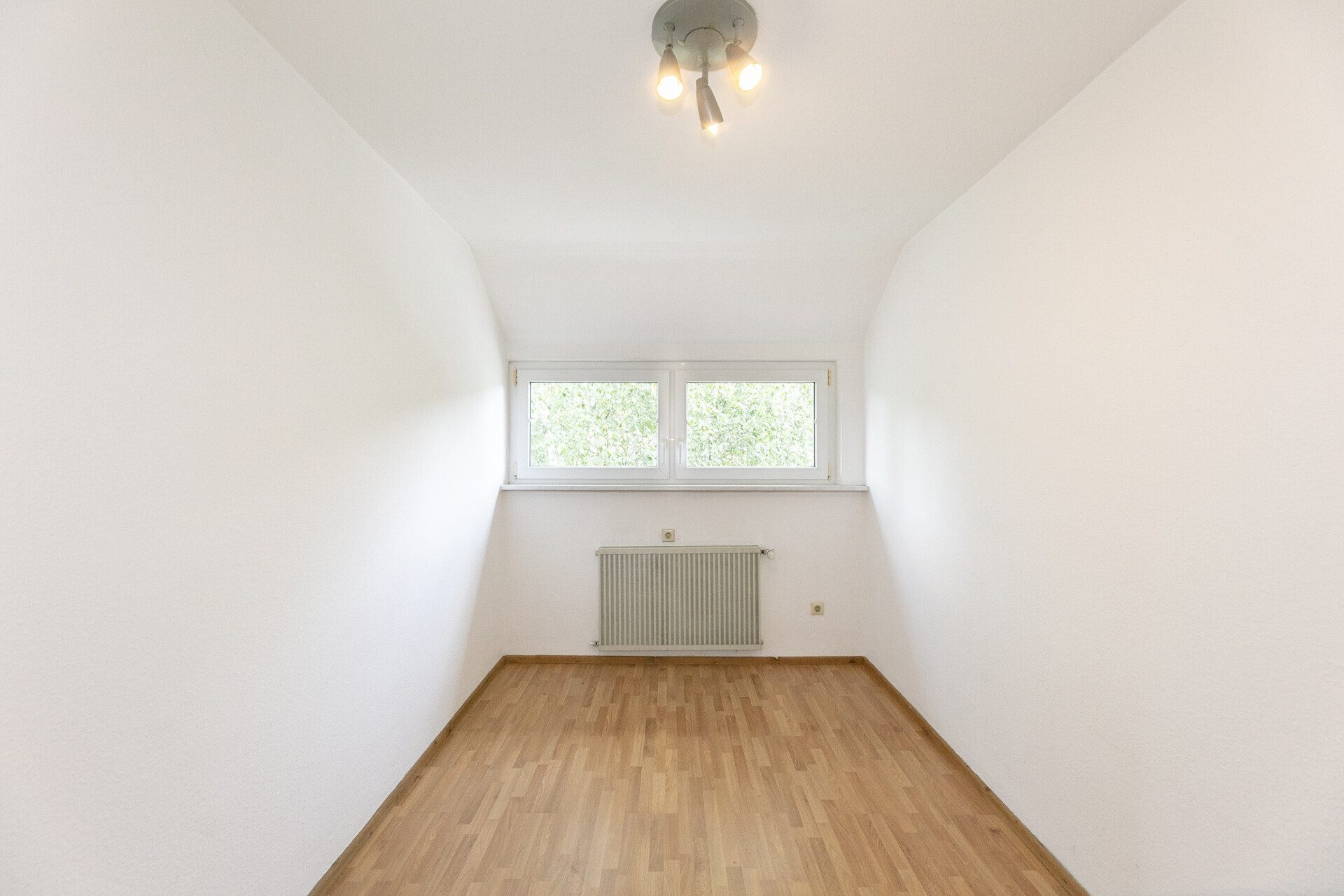 Immobilienangebot - Ulm - Alle - Am Ulmer Eselsberg: Doppelhaushälfte 
mit 3 Wohneinheiten, Garten & Garage