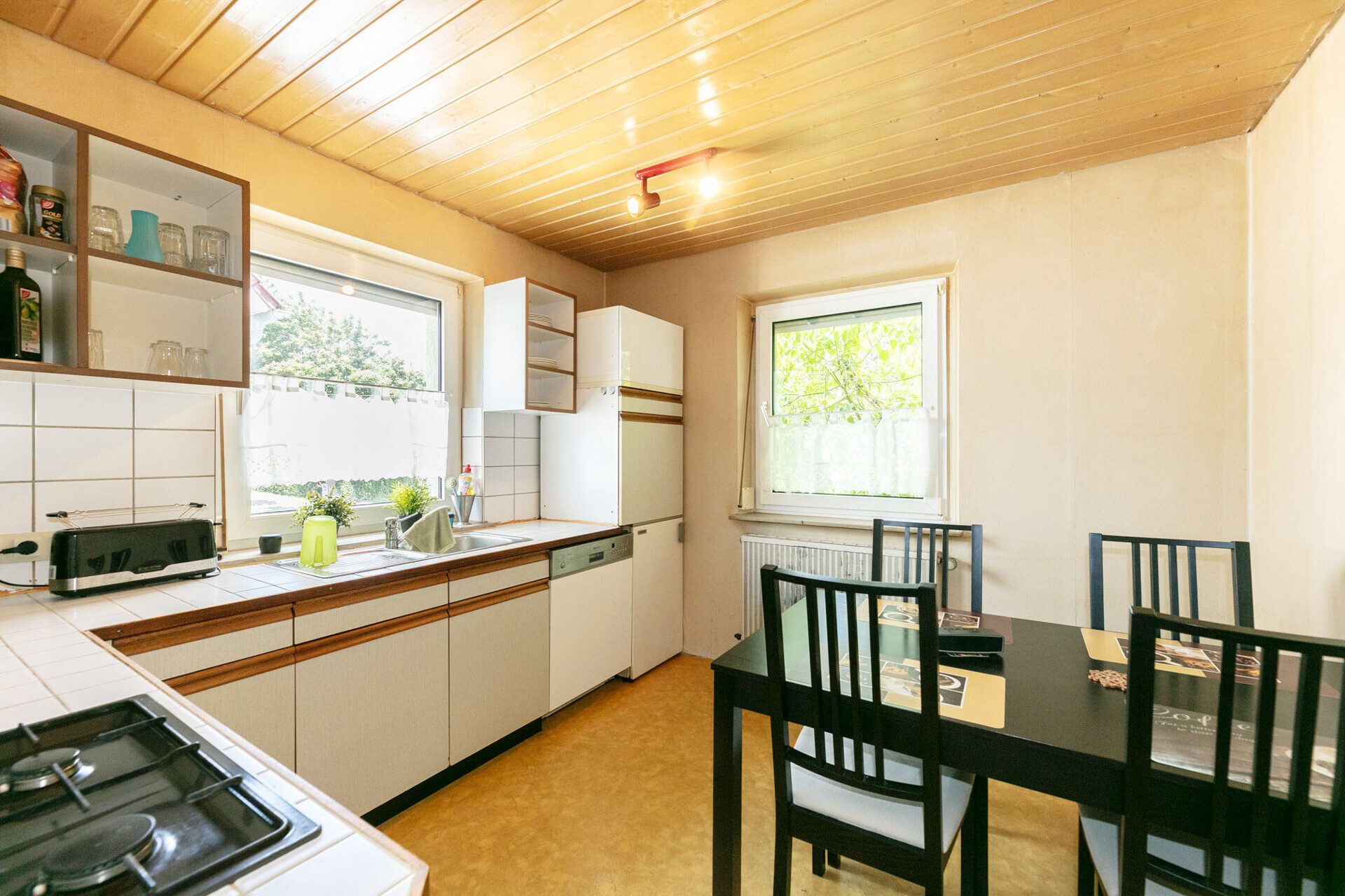 Immobilienangebot - Ulm - Alle - Am Ulmer Eselsberg: Doppelhaushälfte 
mit 3 Wohneinheiten, Garten & Garage