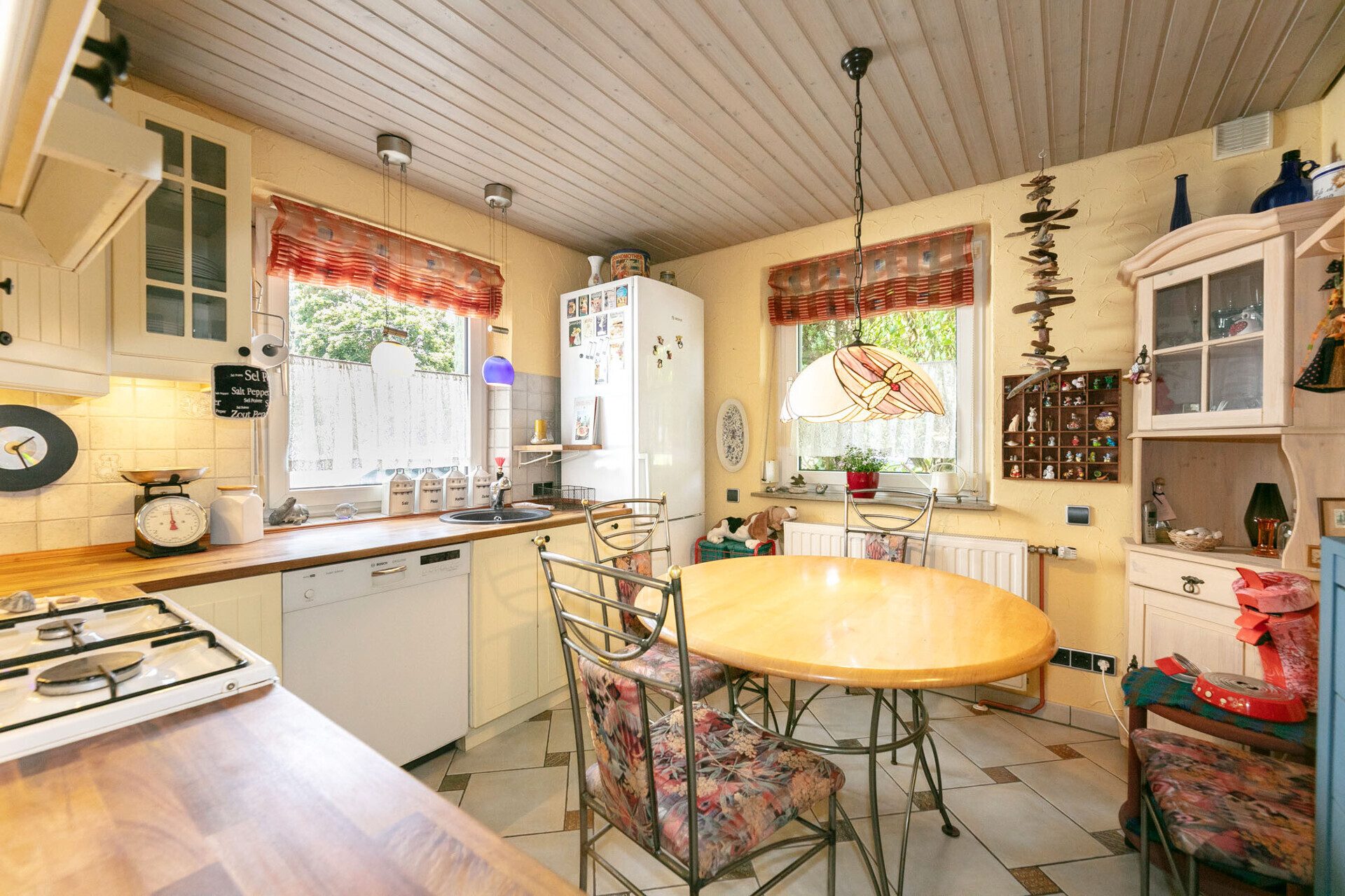 Immobilienangebot - Ulm - Alle - Am Ulmer Eselsberg: Doppelhaushälfte 
mit 3 Wohneinheiten, Garten & Garage