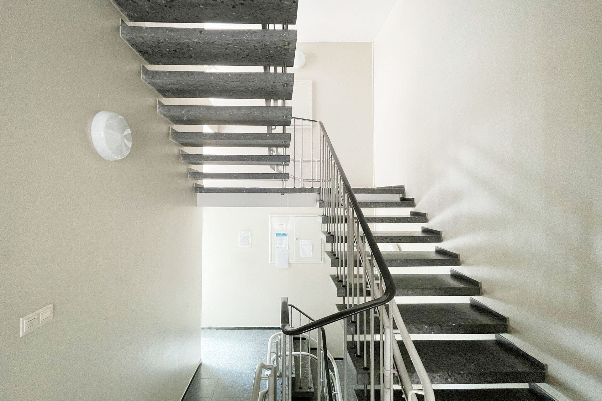Immobilienangebot - Ulm - Alle - Wohnen mit Komfort mitten in Ulm – 3-Zi.-Wohnung mit Treppenlift