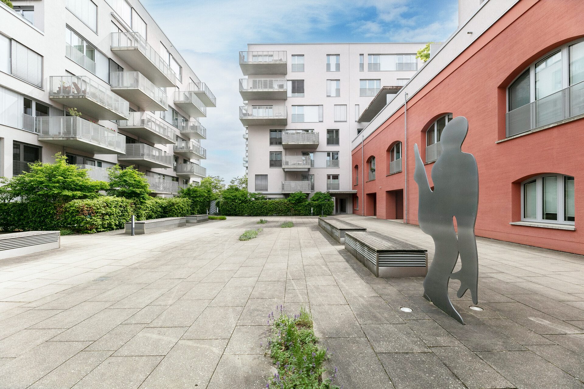 Immobilienangebot - Neu-Ulm - Alle - Wohnen an der Donau: 
Exklusive EG-Wohnung mit Gartenanteil