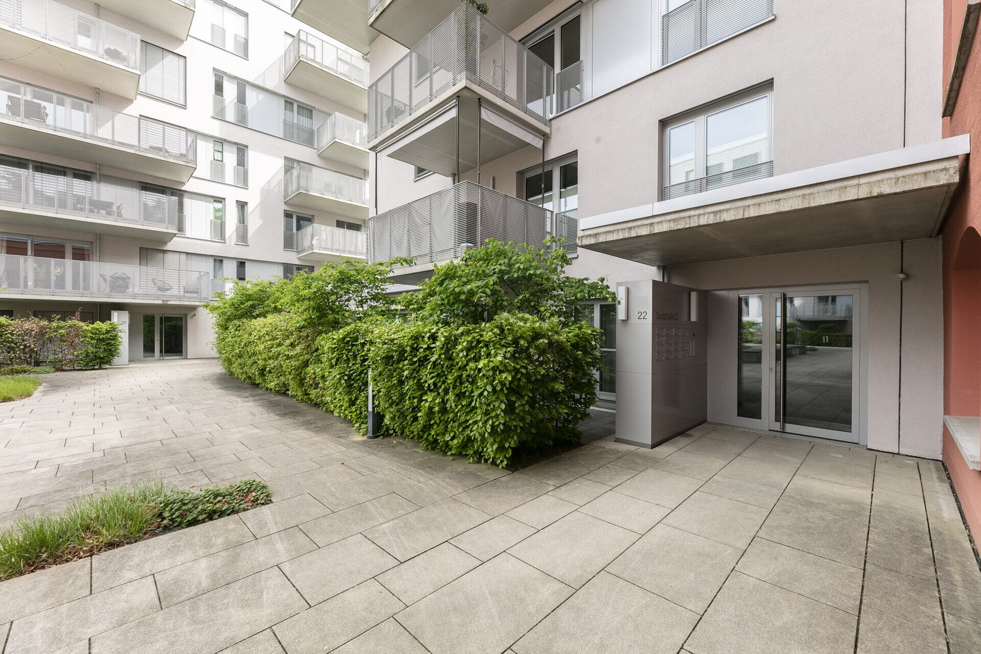 Immobilienangebot - Neu-Ulm - Alle - Wohnen an der Donau: 
Exklusive EG-Wohnung mit Gartenanteil