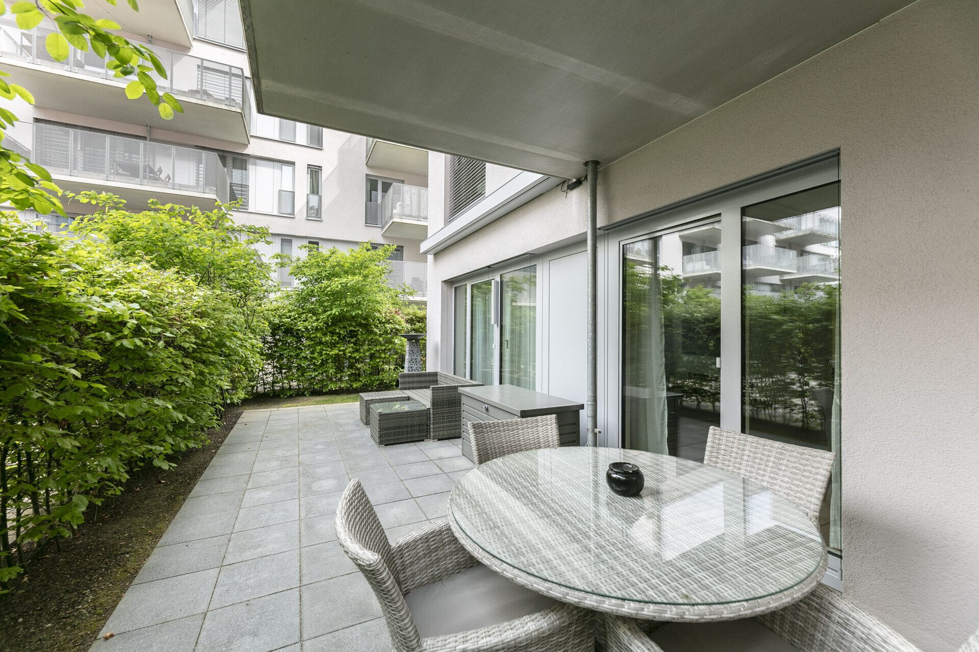 Immobilienangebot - Neu-Ulm - Alle - Wohnen an der Donau: 
Exklusive EG-Wohnung mit Gartenanteil