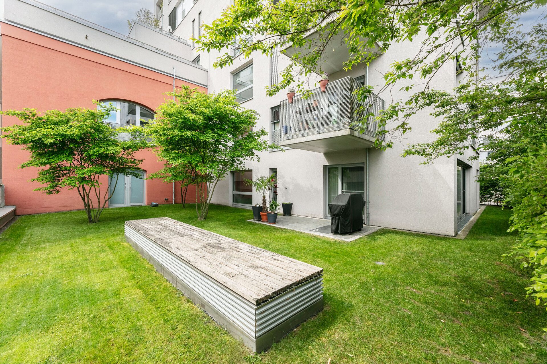 Immobilienangebot - Neu-Ulm - Alle - Wohnen an der Donau: 
Exklusive EG-Wohnung mit Gartenanteil