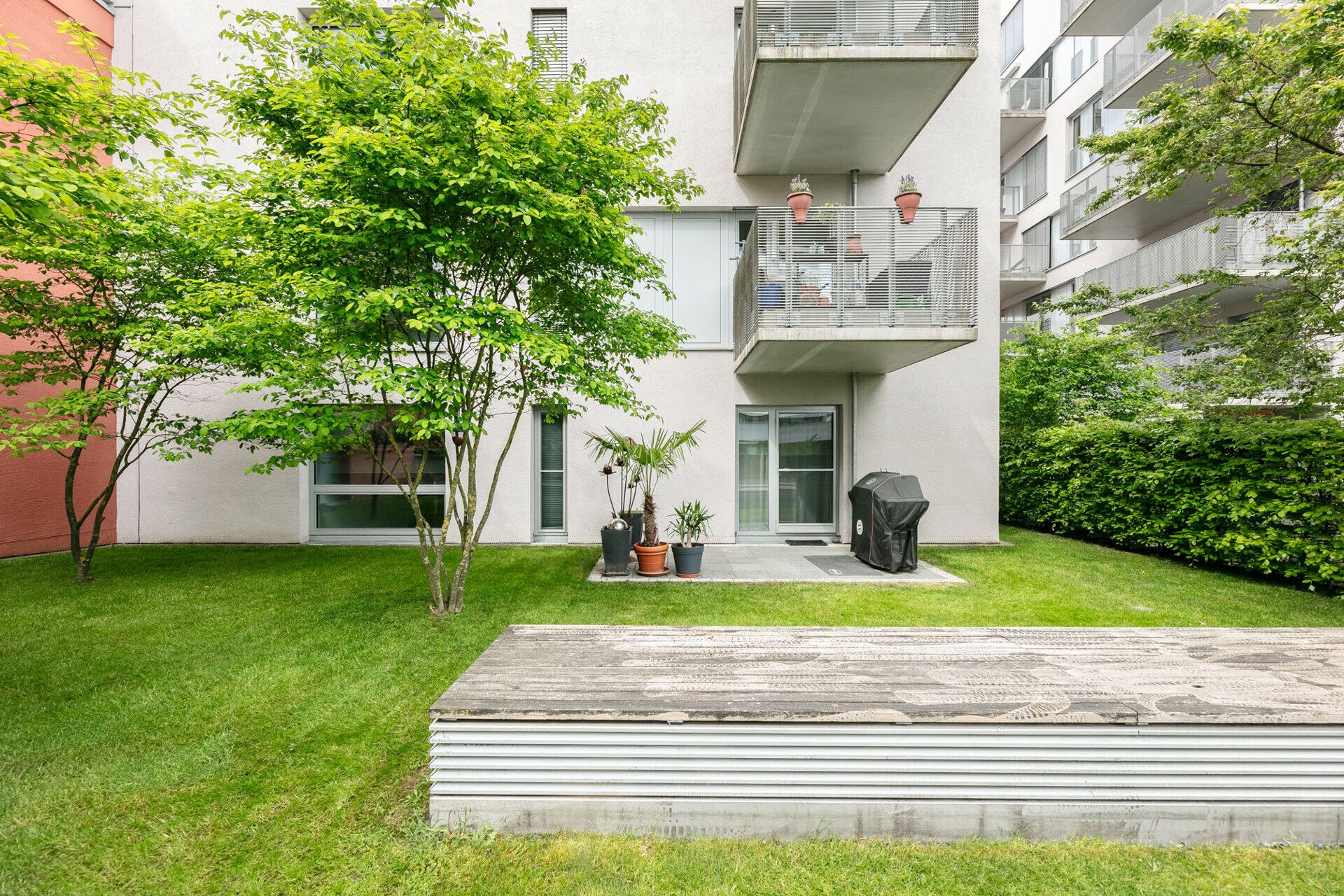 Immobilienangebot - Neu-Ulm - Alle - Wohnen an der Donau: 
Exklusive EG-Wohnung mit Gartenanteil