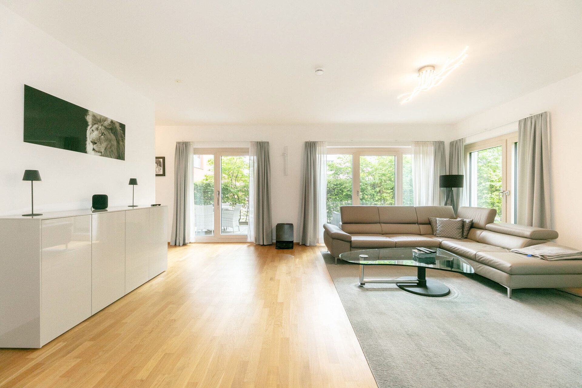 Immobilienangebot - Neu-Ulm - Alle - Wohnen an der Donau: 
Exklusive EG-Wohnung mit Gartenanteil