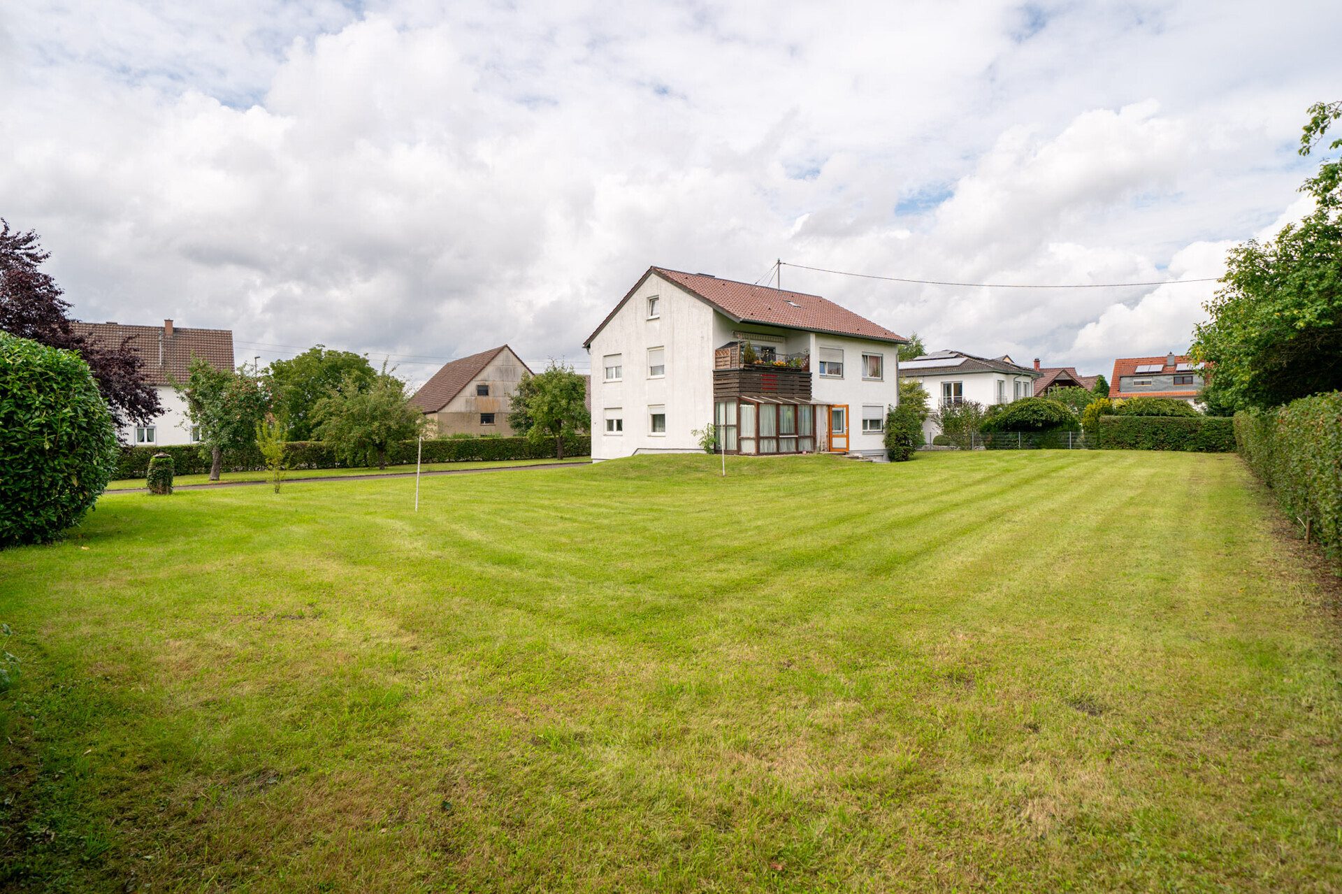 Immobilienangebot - Ulm / Donaustetten - Alle - Projektgrundstück mit Bestand: 3.111 m² inkl. Zweifamilienhaus und 9 Garagen