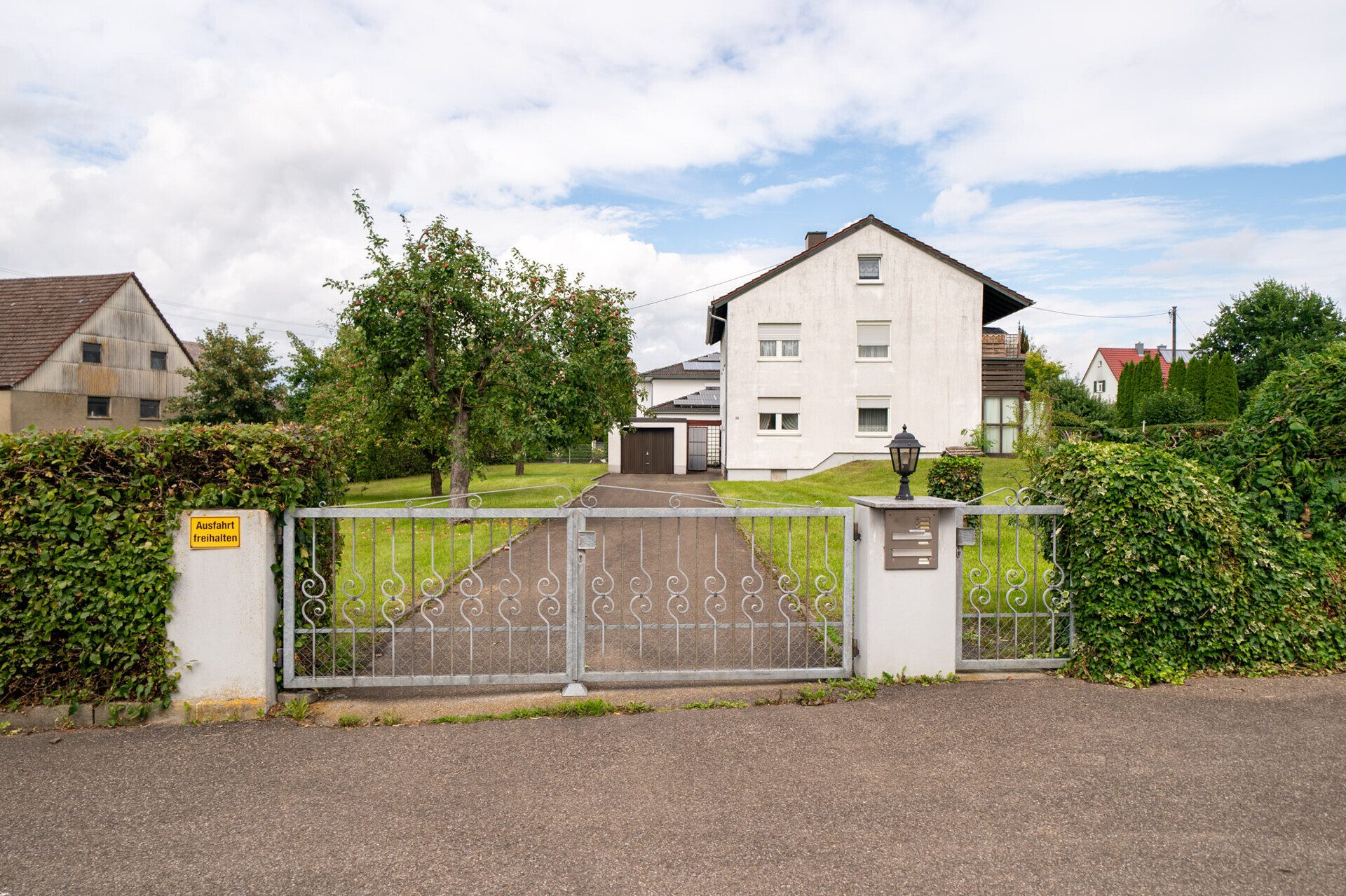 Immobilienangebot - Ulm / Donaustetten - Alle - Projektgrundstück mit Bestand: 3.111 m² inkl. Zweifamilienhaus und 9 Garagen