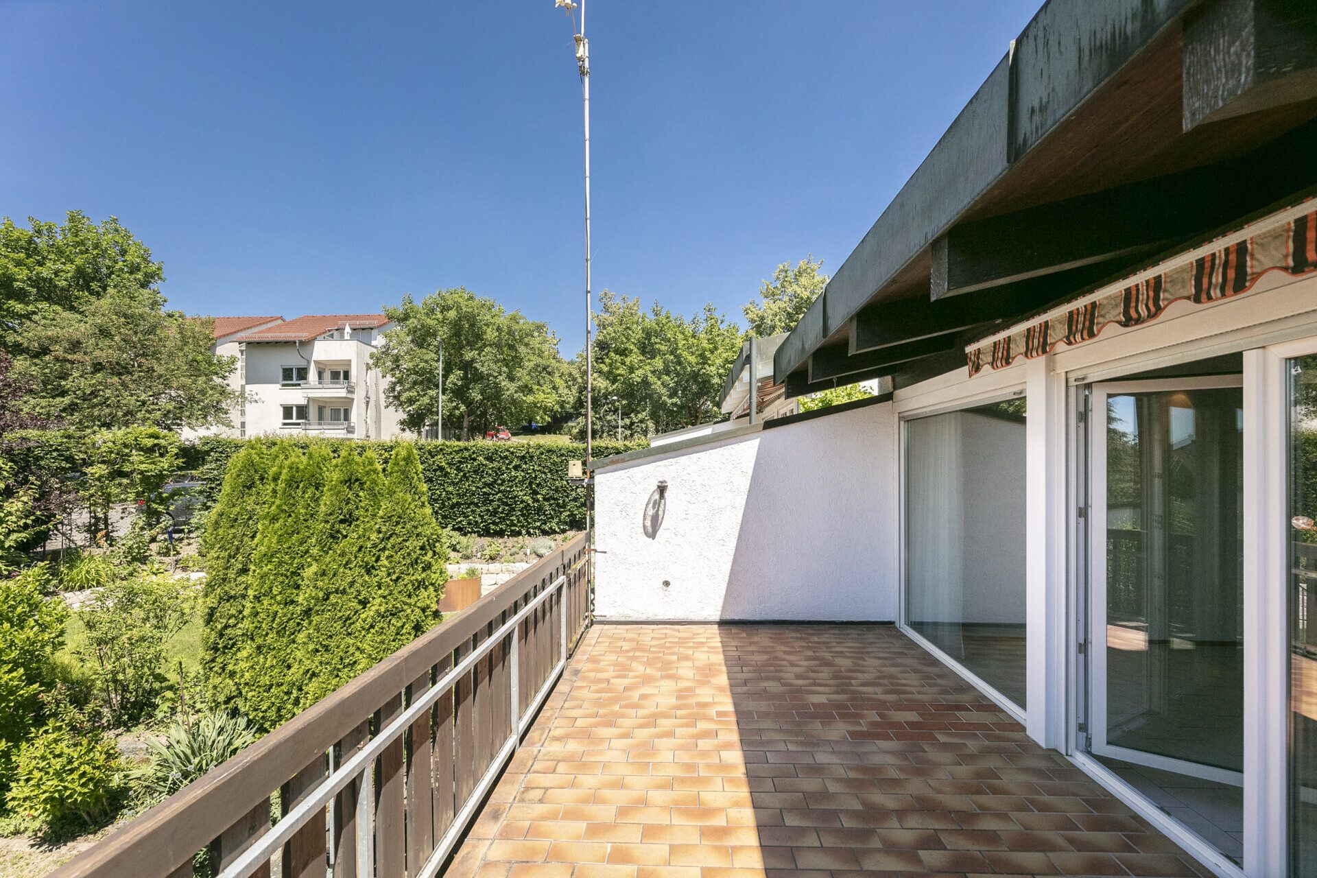 Immobilienangebot - Ulm - Alle - Split-Level-Architektur trifft Wohnkomfort – 
gepflegtes RMH mit Garage