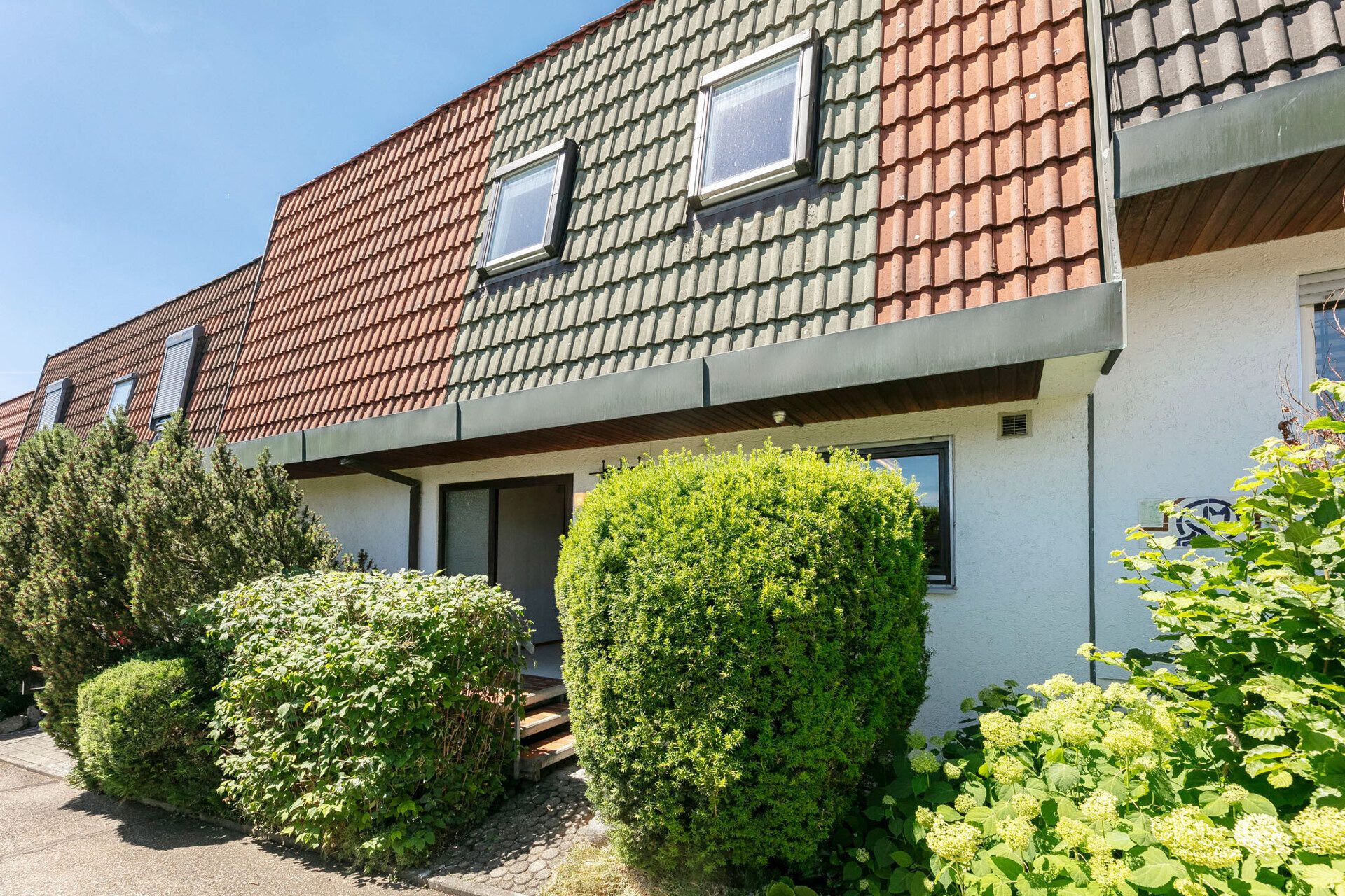 Immobilienangebot - Ulm - Alle - Split-Level-Architektur trifft Wohnkomfort – 
gepflegtes RMH mit Garage