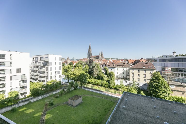 Immobilienangebot - Neu-Ulm - Alle - Sonnenlage mit Münsterblick – 
Stilvolles Apartment inklusive Stellplatz