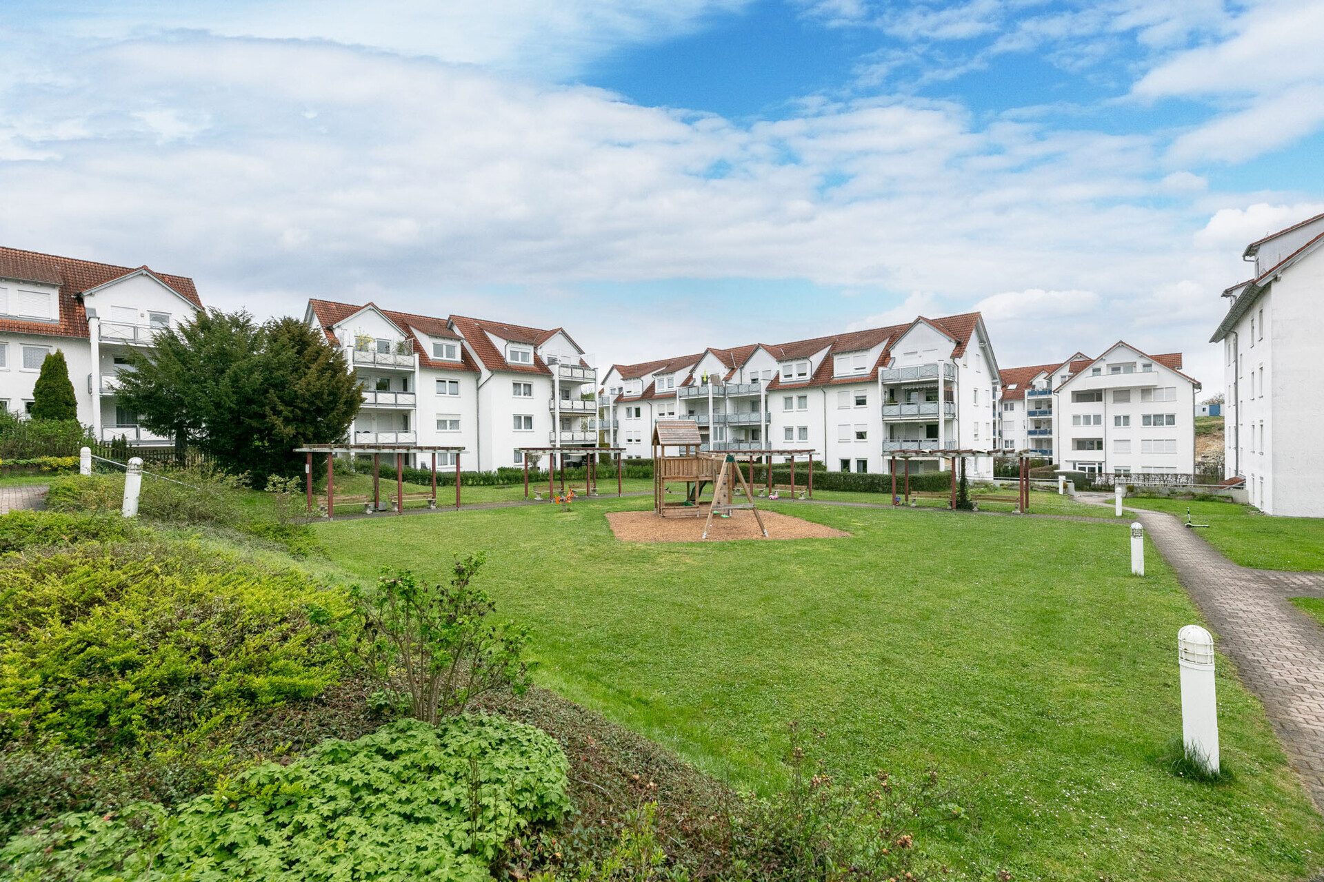 Immobilienangebot - Ehingen - Alle - Ideal für Paare & kleine Familien – 
Wohnung mit Balkon und TG-Stellplatz