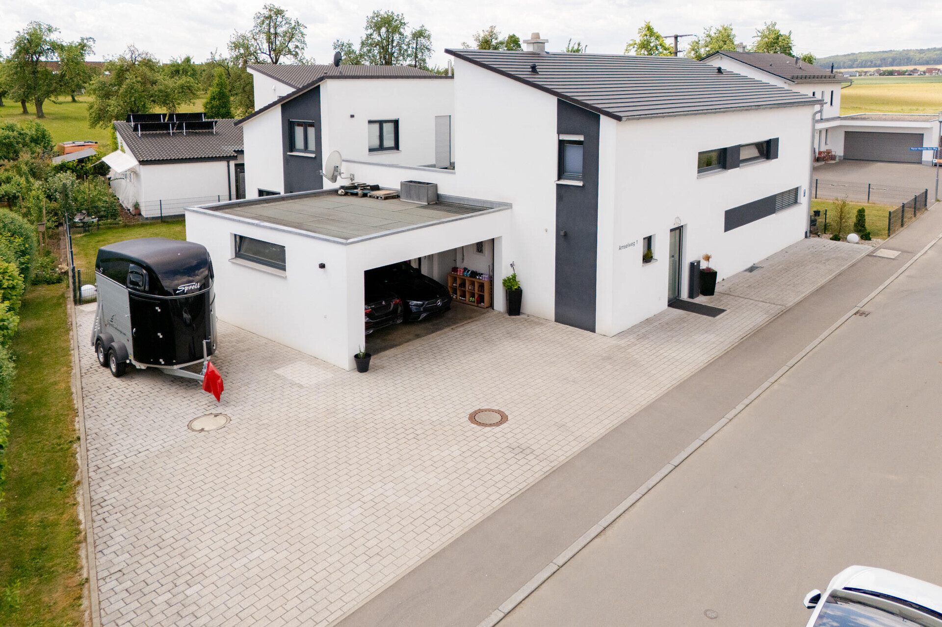 Immobilienangebot - Neenstetten - Alle - Neuwertiges Traumhaus mit luxuriösem Platzangebot