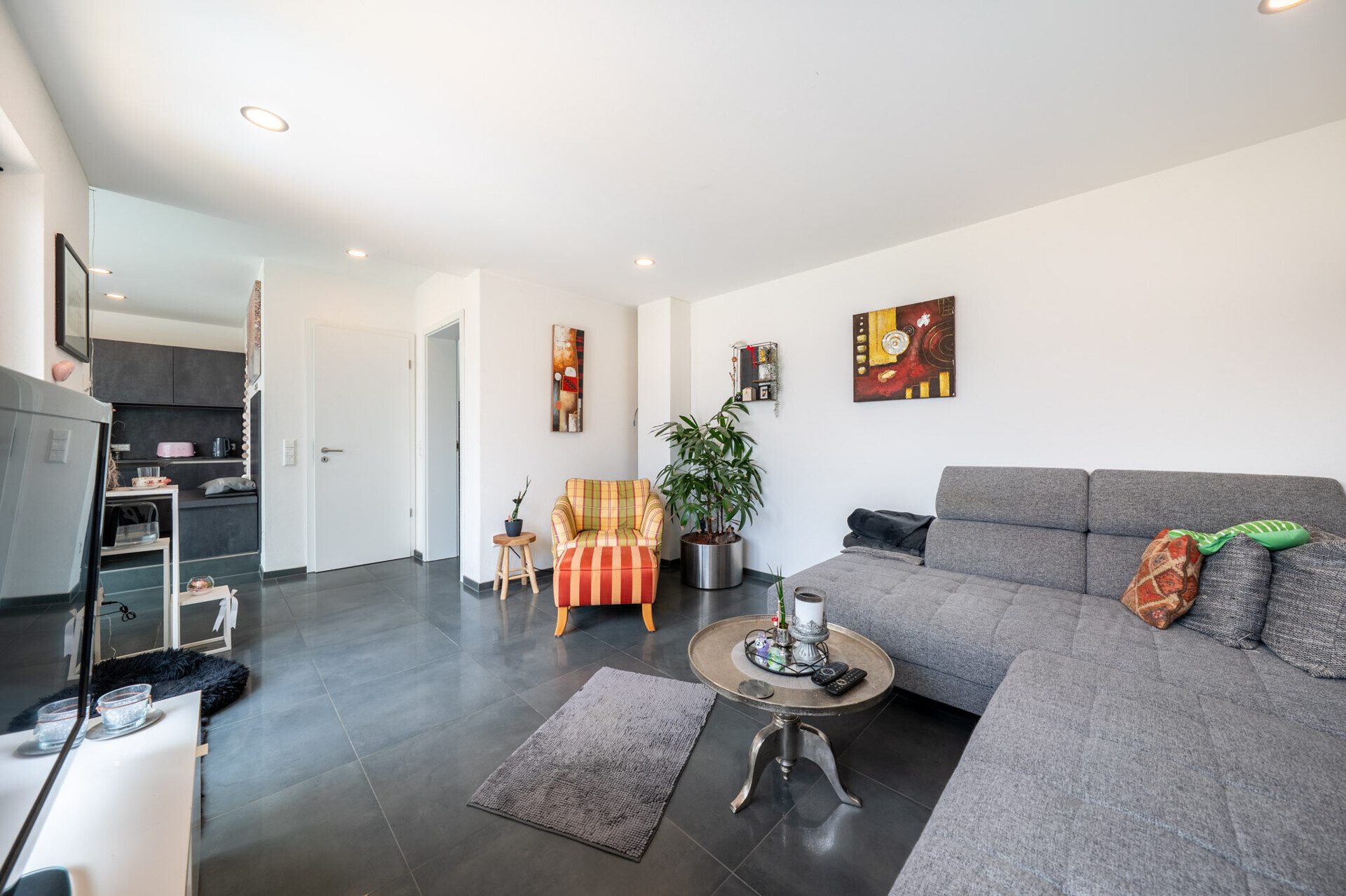 Immobilienangebot - Neenstetten - Alle - Neuwertiges Traumhaus mit luxuriösem Platzangebot